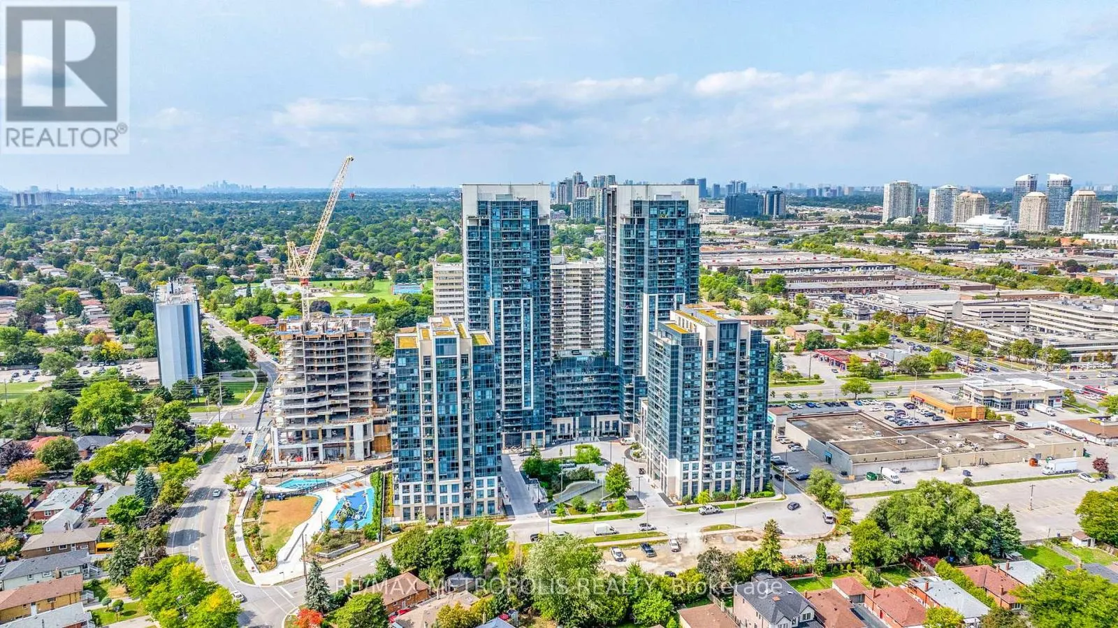 403 - 10 MEADOWGLEN PLACE