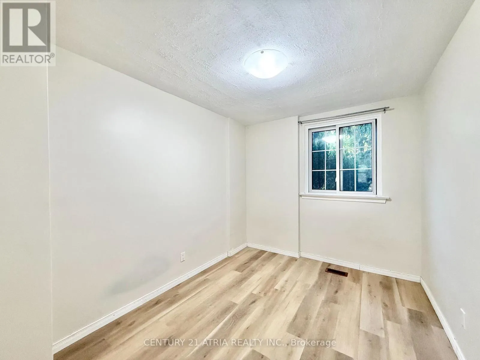4 BENFRISCO CRESCENT