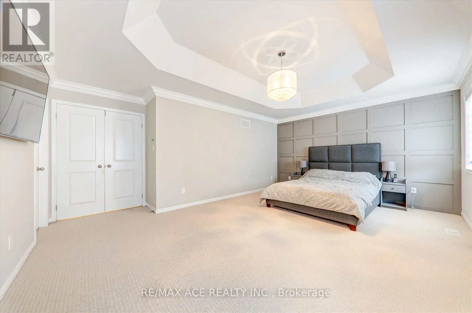56 STOCKELL CRESCENT