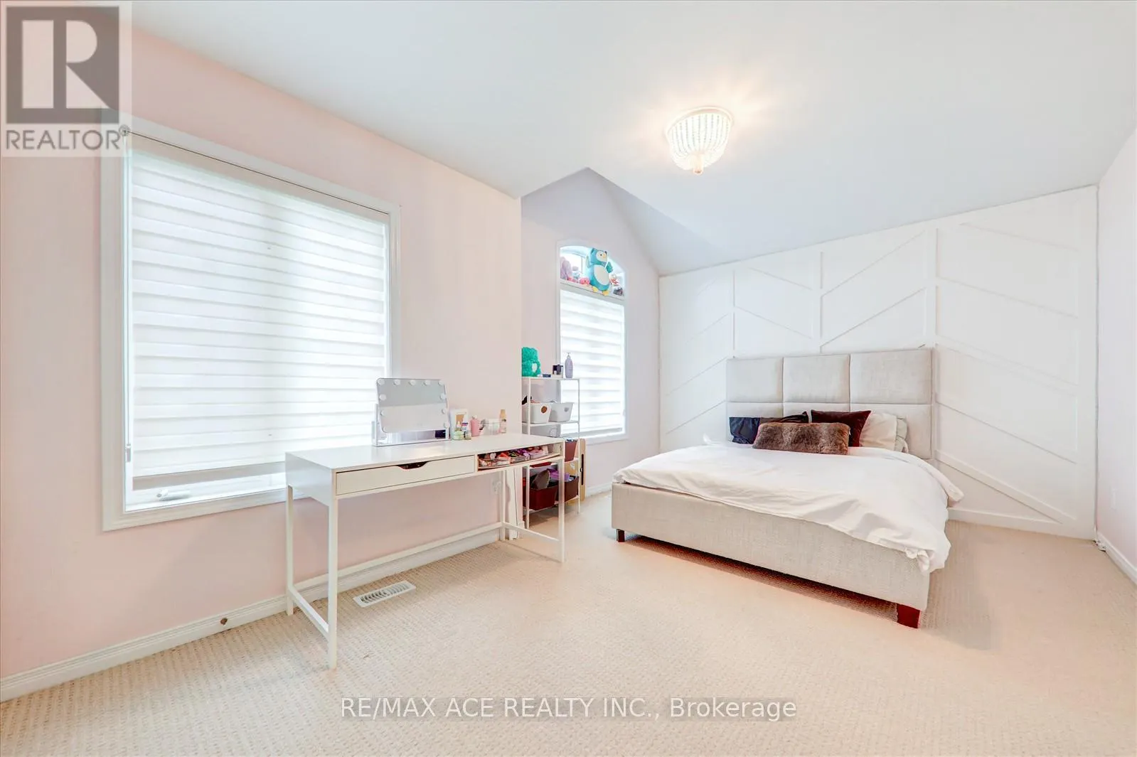 56 STOCKELL CRESCENT