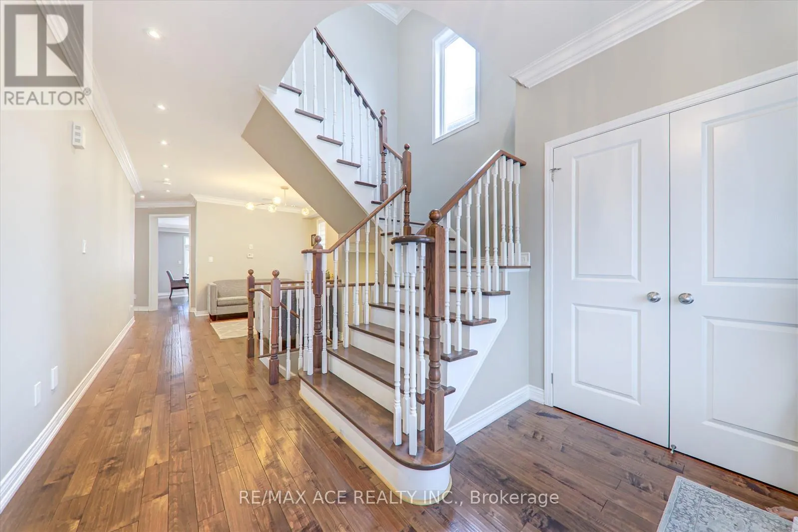 56 STOCKELL CRESCENT