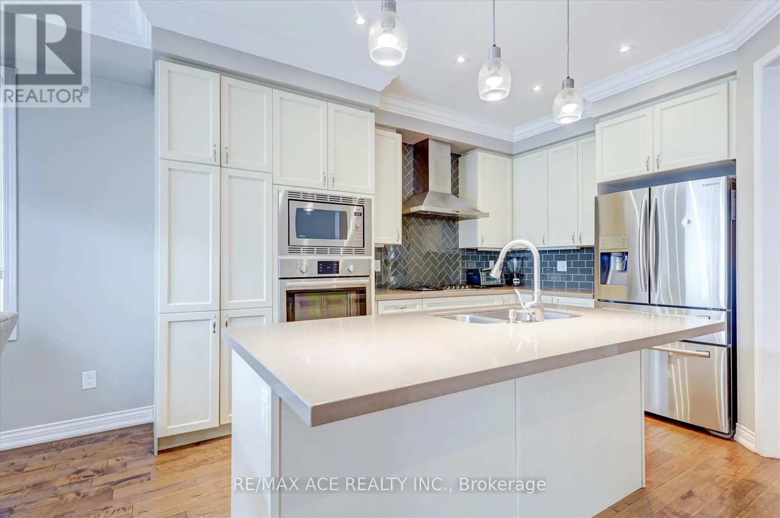 56 STOCKELL CRESCENT