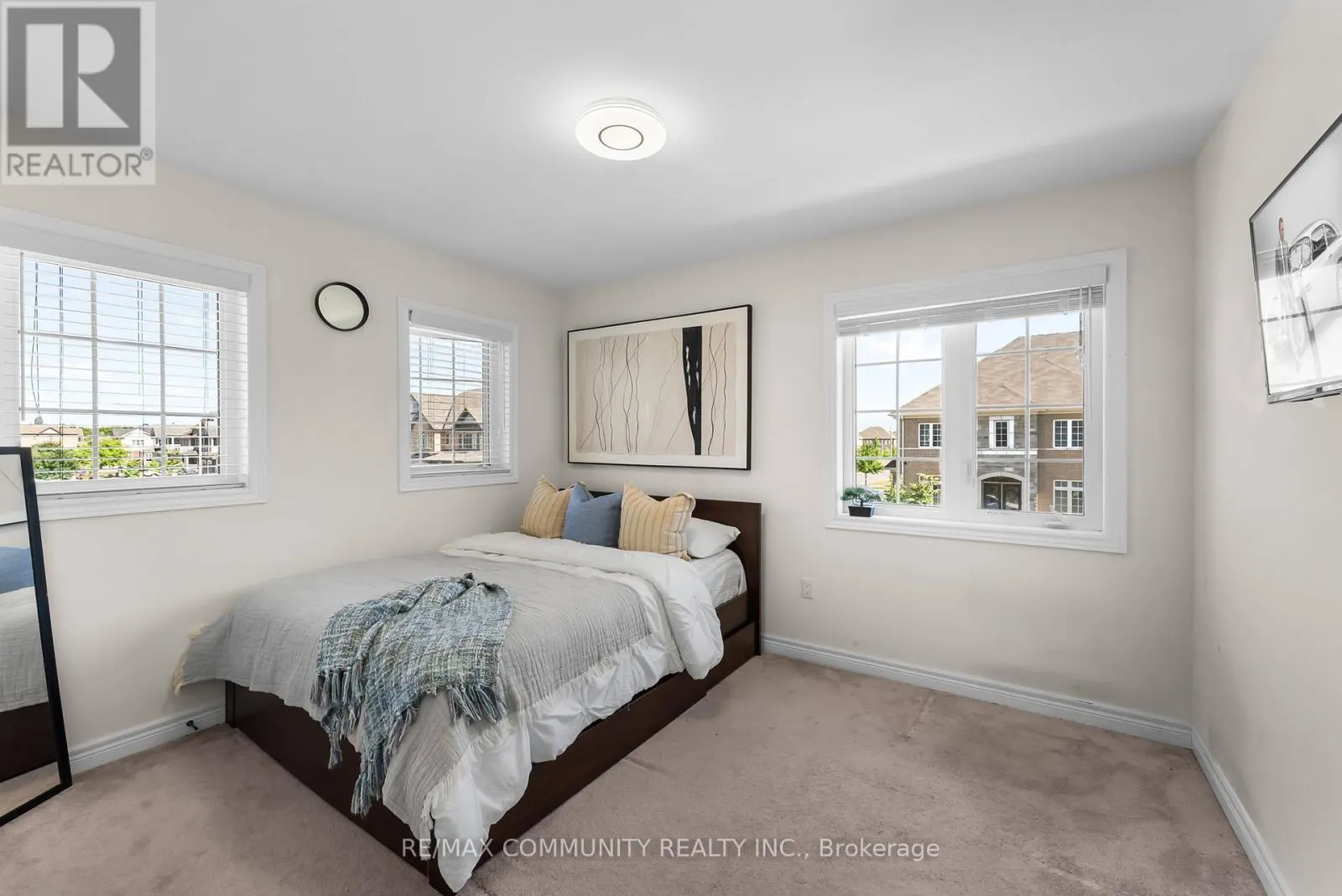 279 KENNETH COLE DRIVE