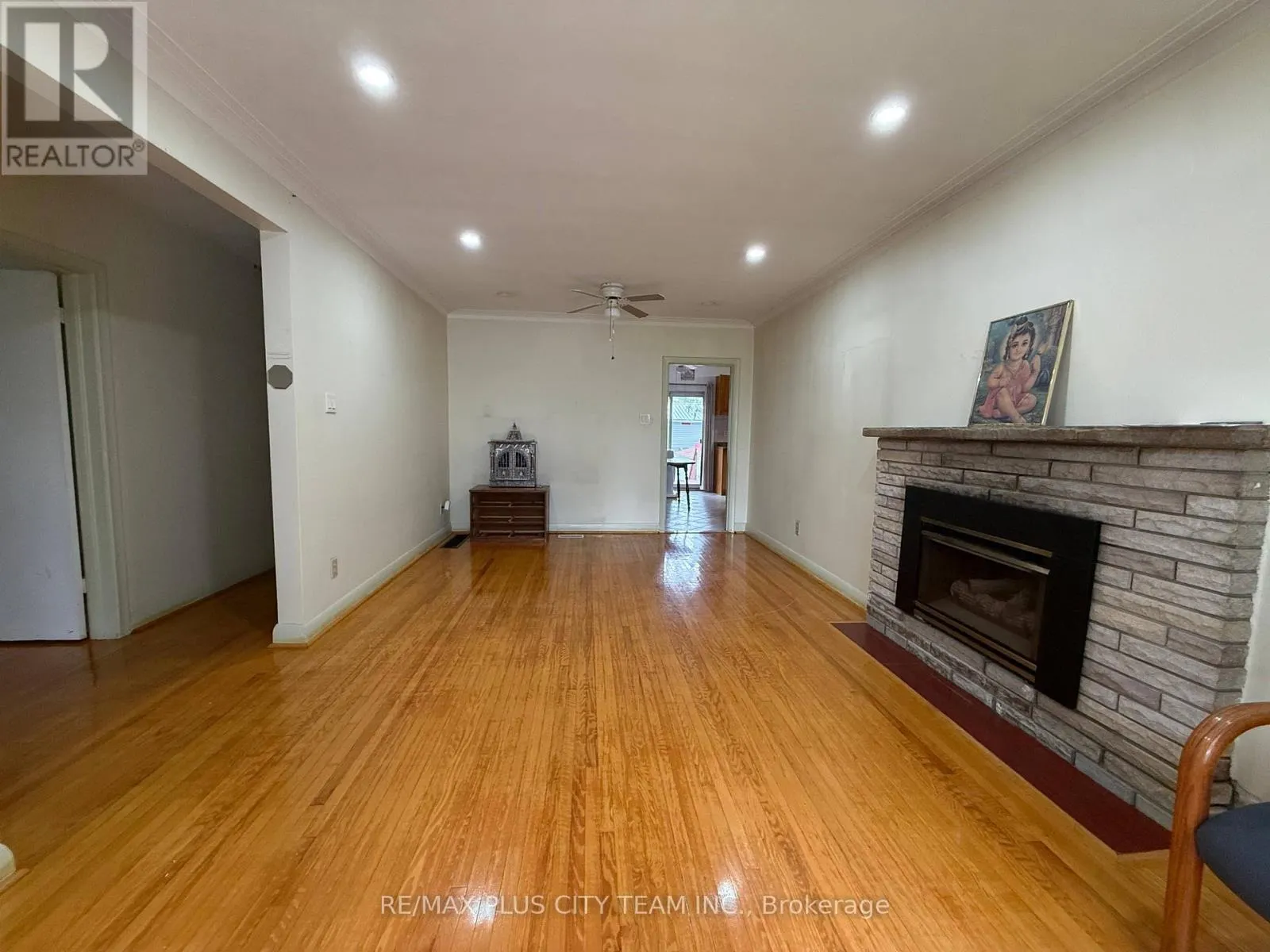 33 WINDSOR DRIVE