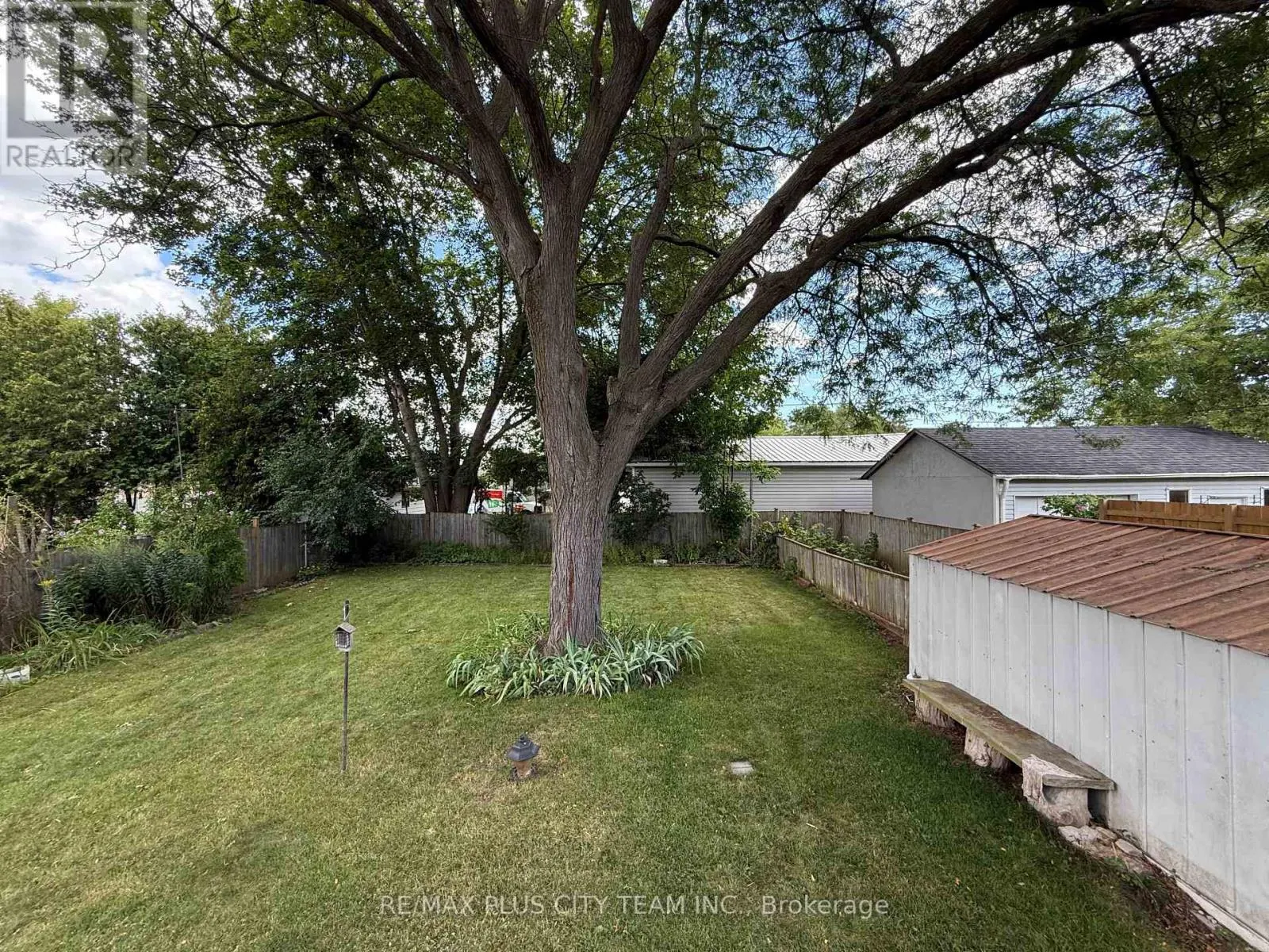 33 WINDSOR DRIVE