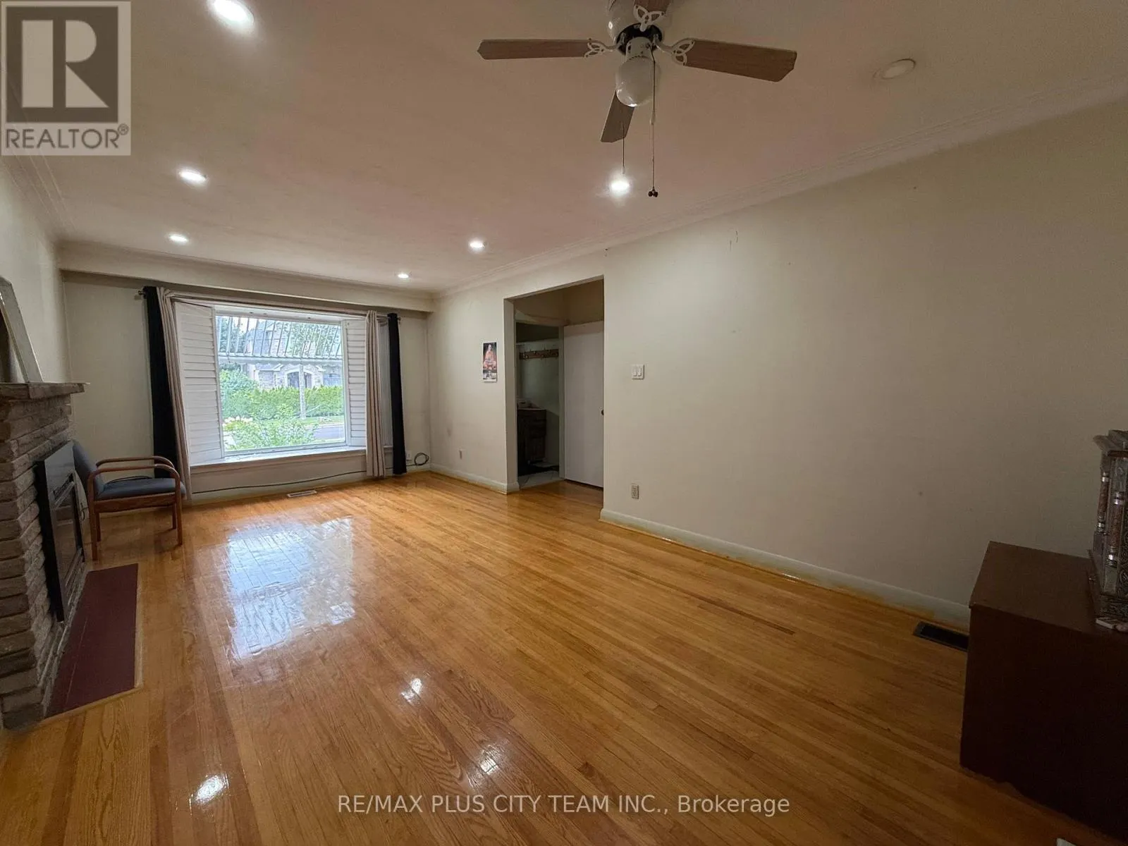 33 WINDSOR DRIVE