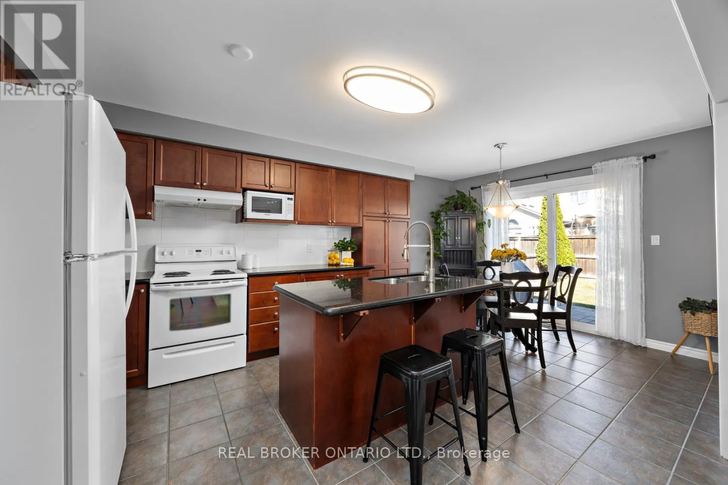 615 OXBOW CRESCENT
