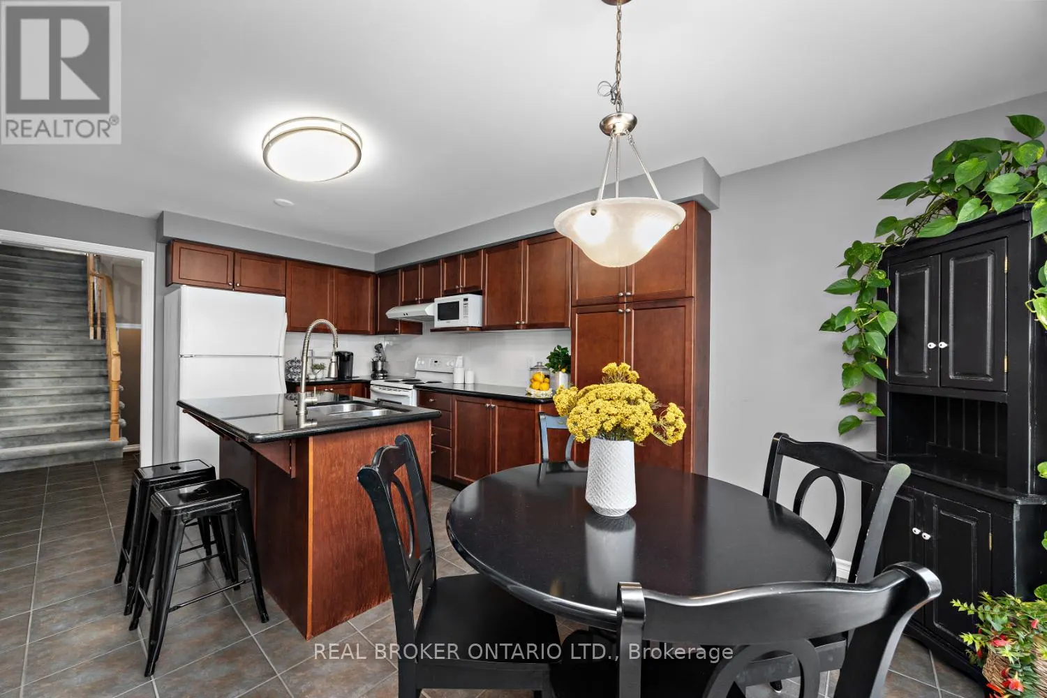 615 OXBOW CRESCENT