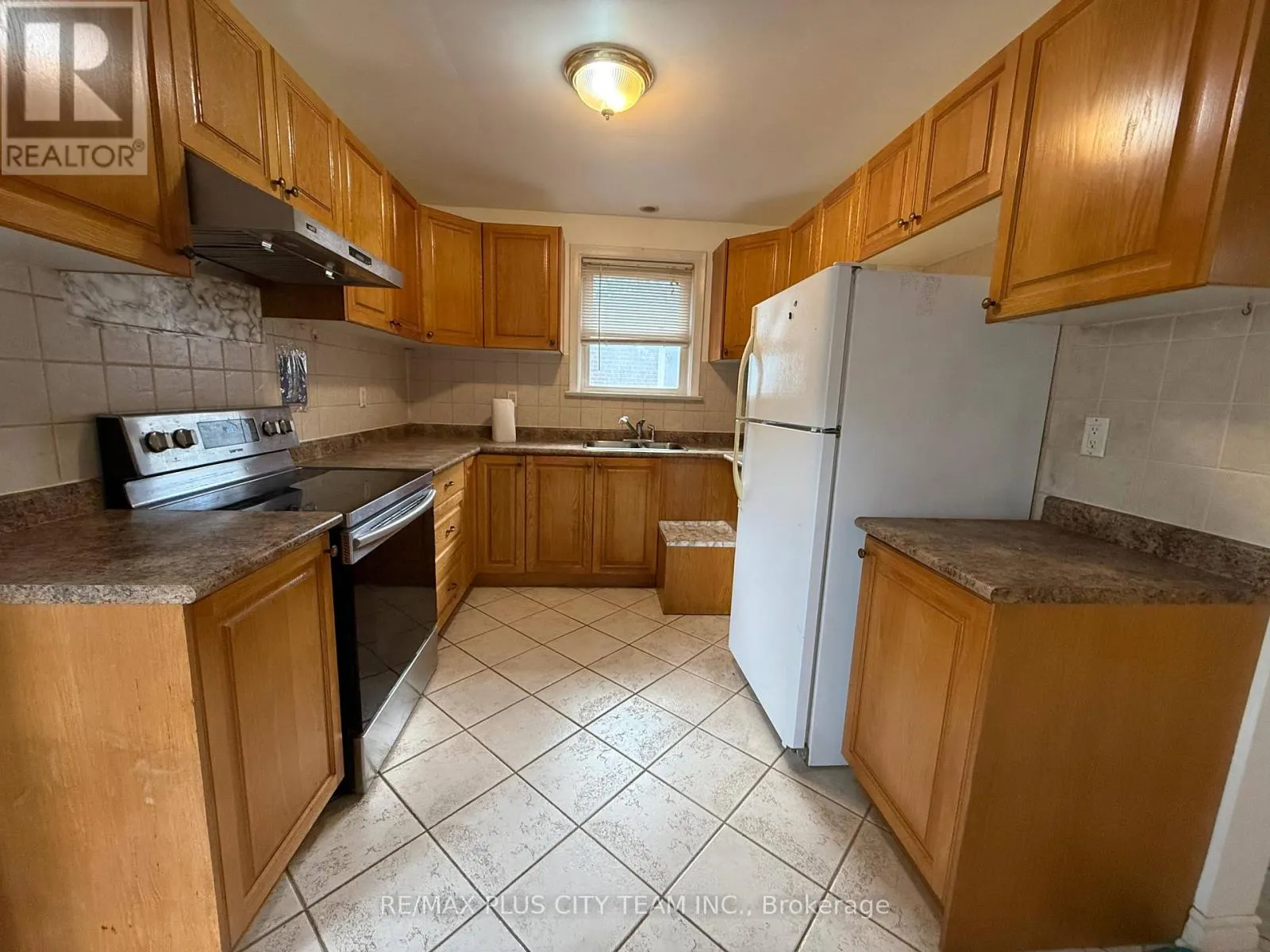 MAIN - 33 WINDSOR DRIVE