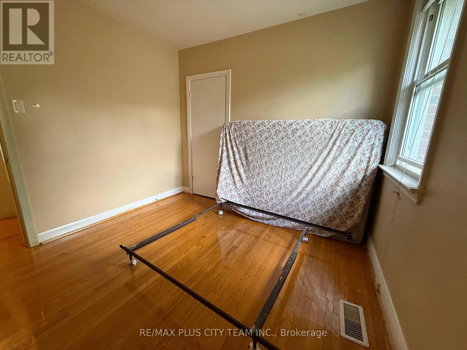 MAIN - 33 WINDSOR DRIVE