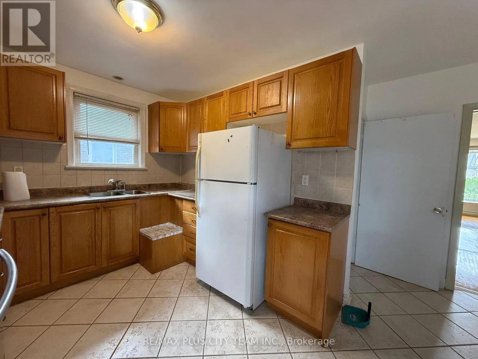 MAIN - 33 WINDSOR DRIVE