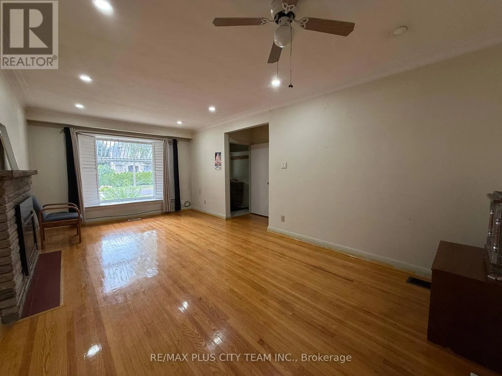 MAIN - 33 WINDSOR DRIVE