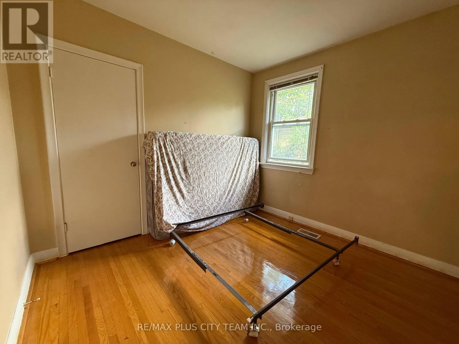 MAIN - 33 WINDSOR DRIVE