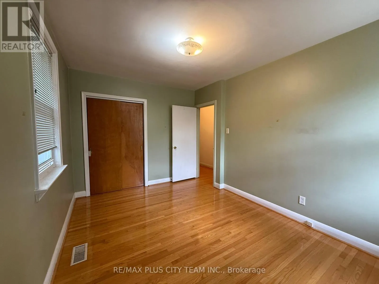 MAIN - 33 WINDSOR DRIVE