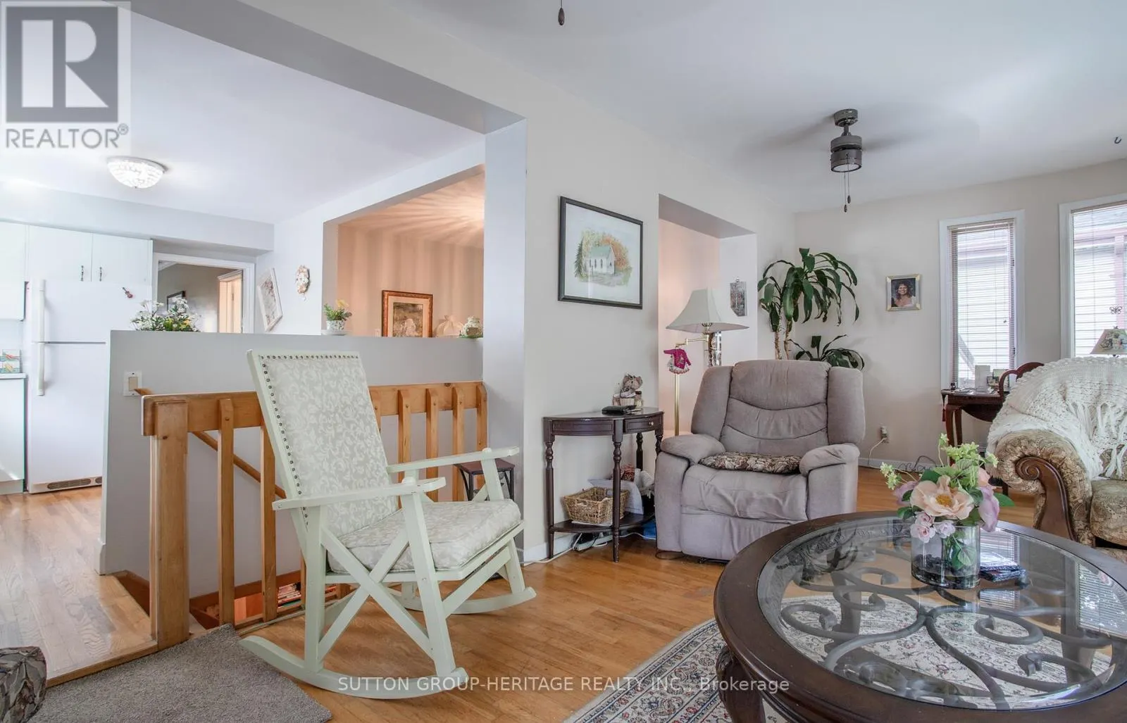 3 RHYDWEN AVENUE