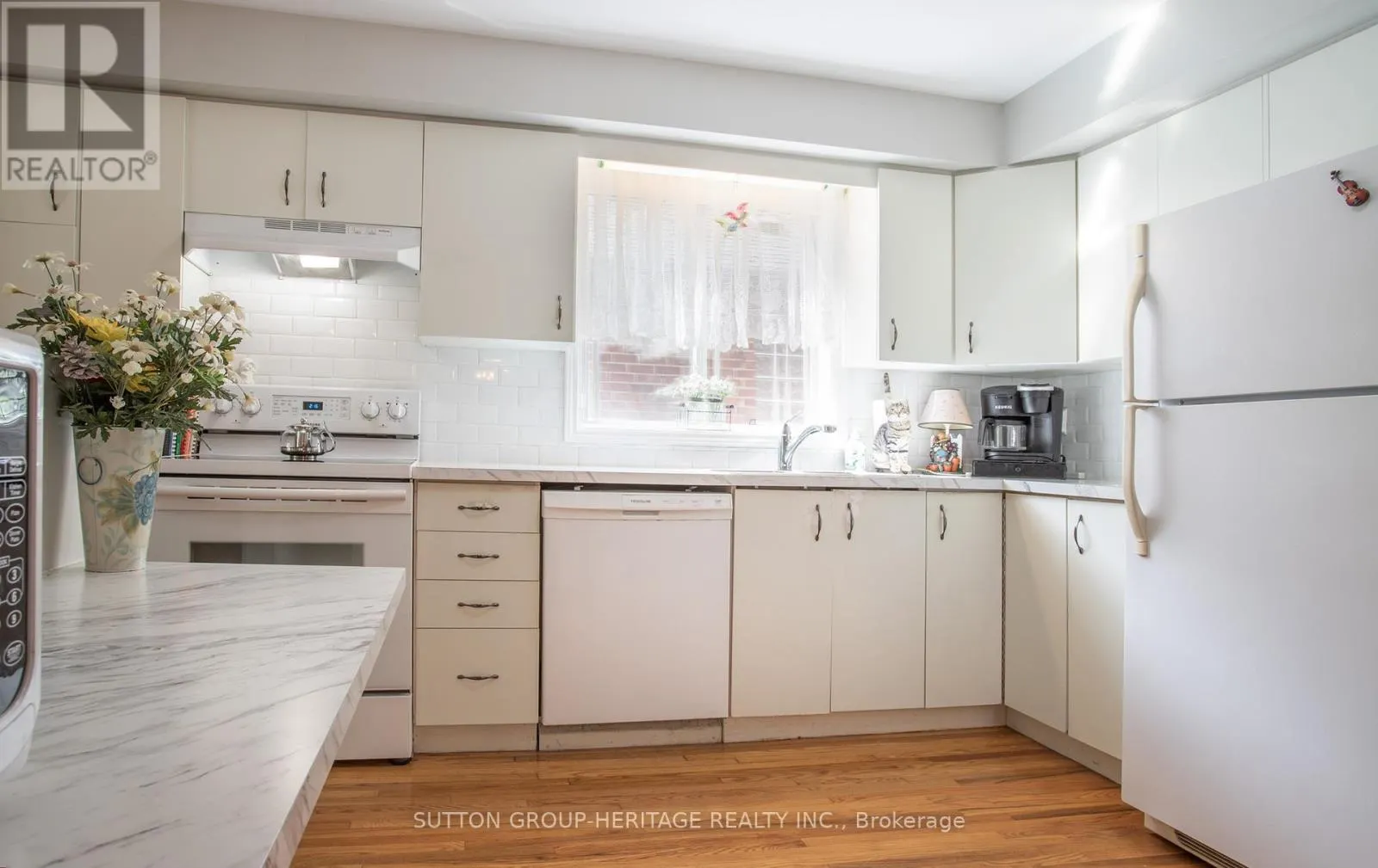 3 RHYDWEN AVENUE