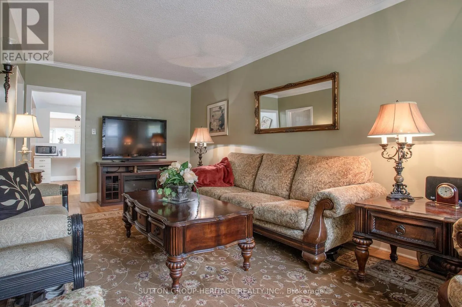 3 RHYDWEN AVENUE