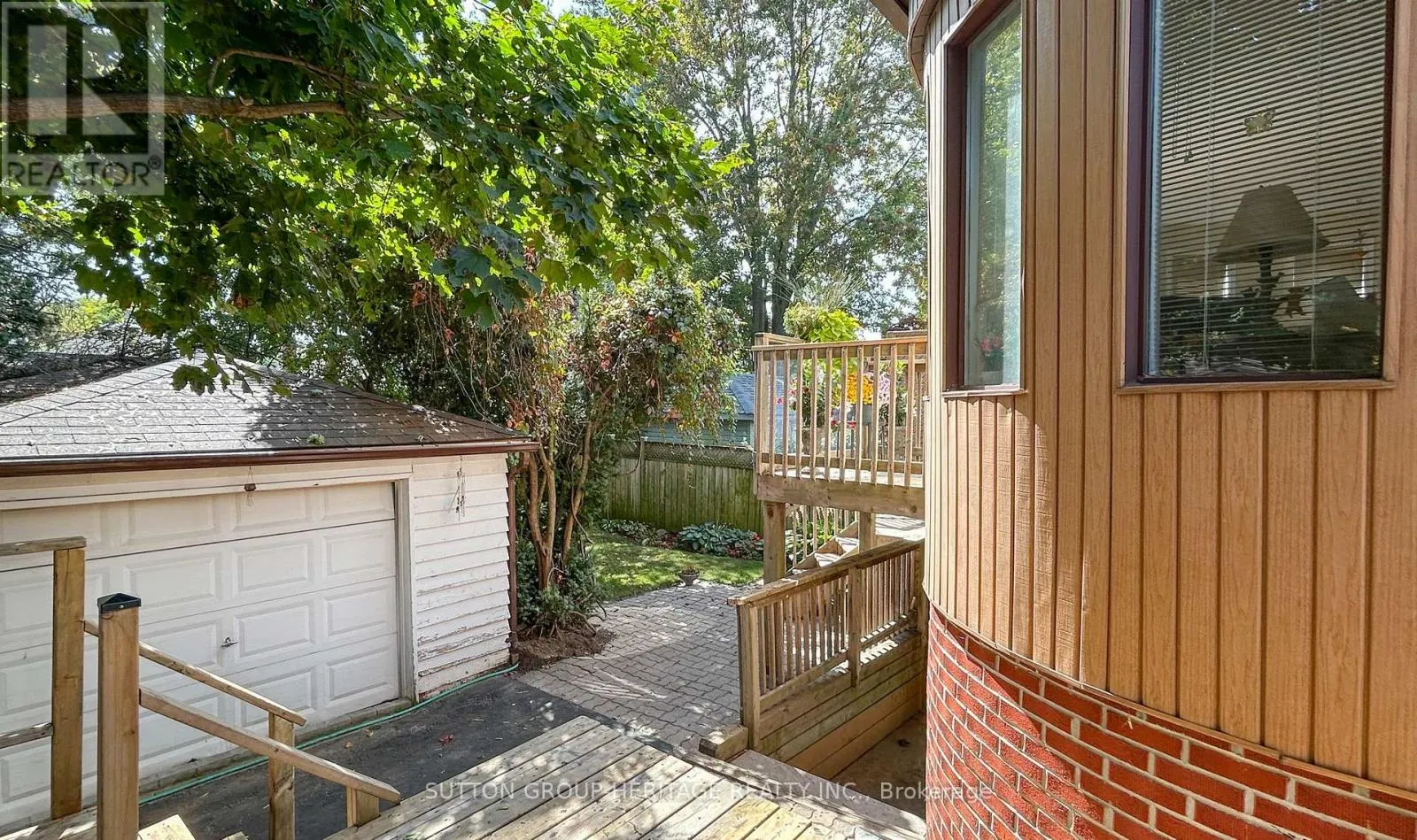 3 RHYDWEN AVENUE
