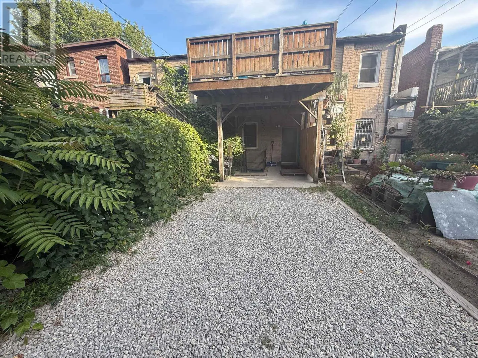 1926 GERRARD STREET E