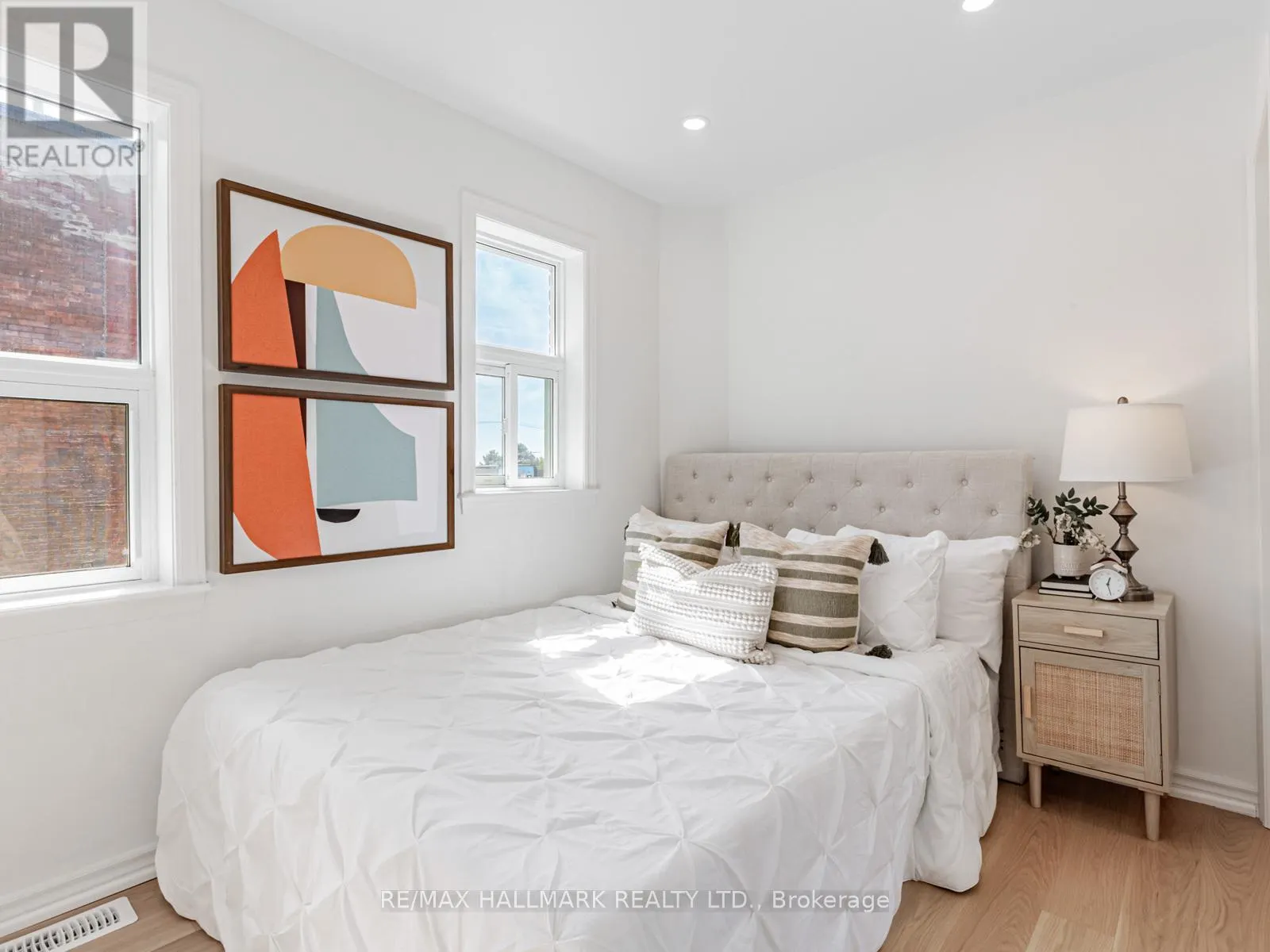 8 REDWOOD AVENUE