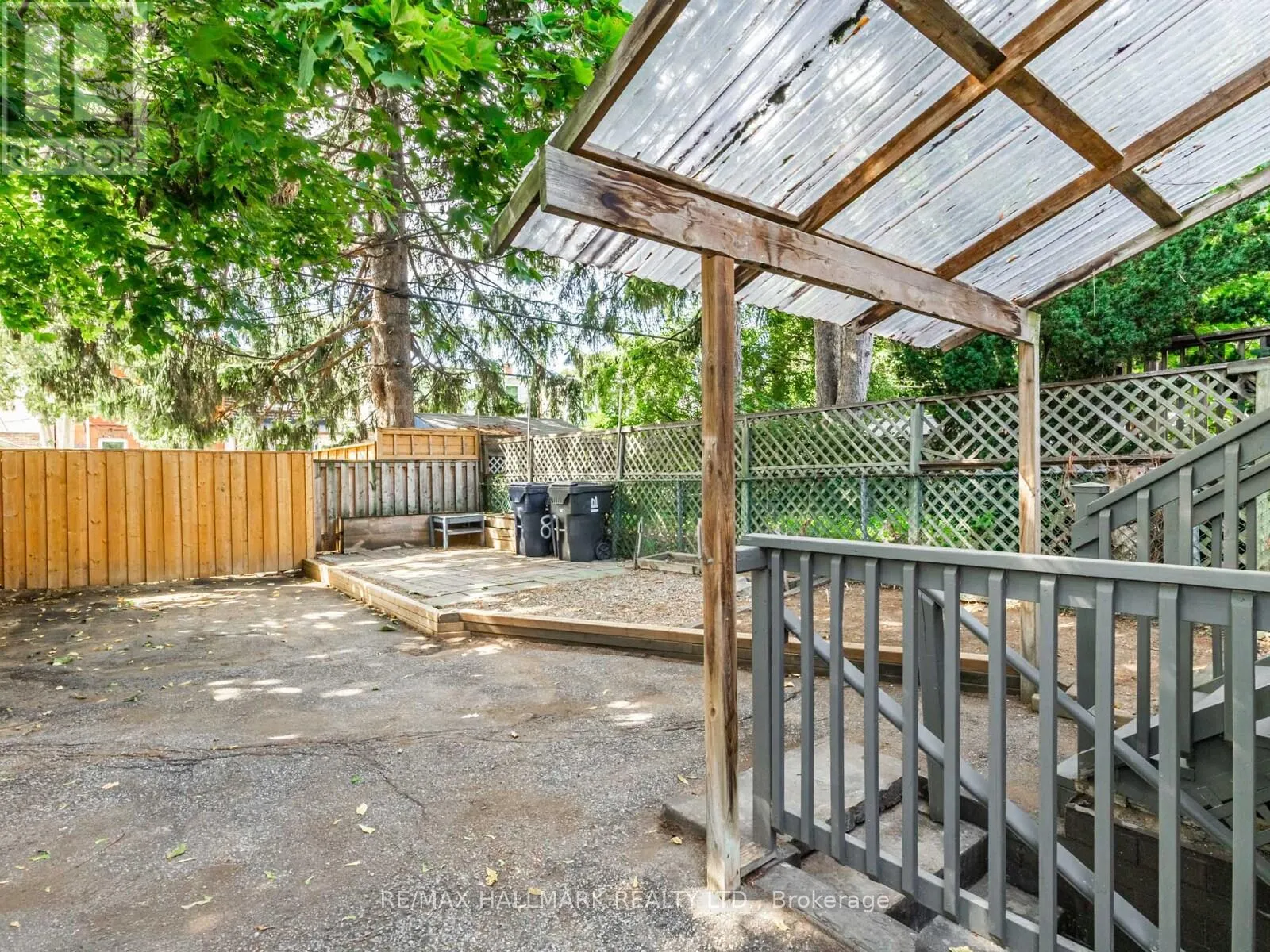 8 REDWOOD AVENUE