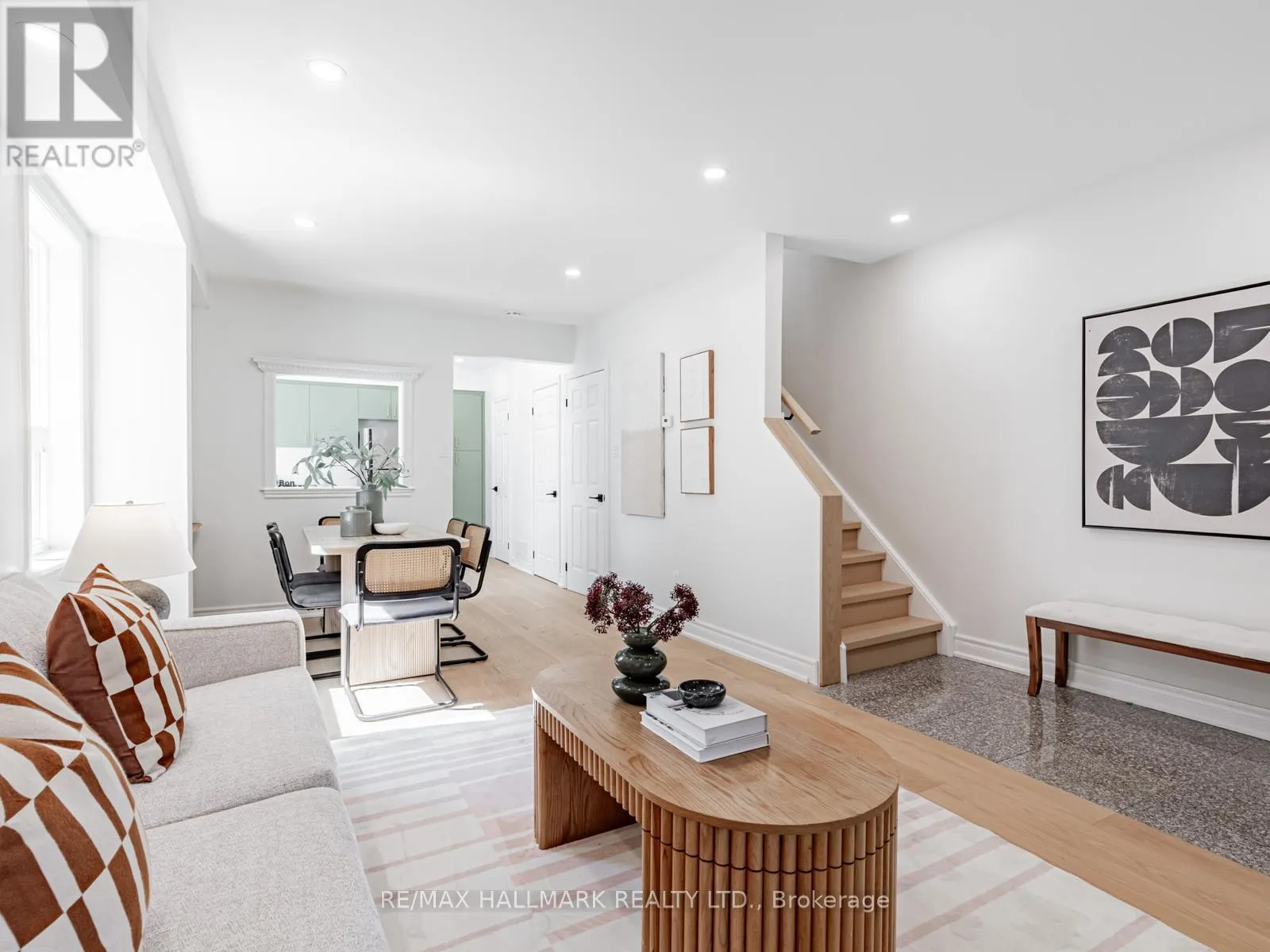 8 REDWOOD AVENUE