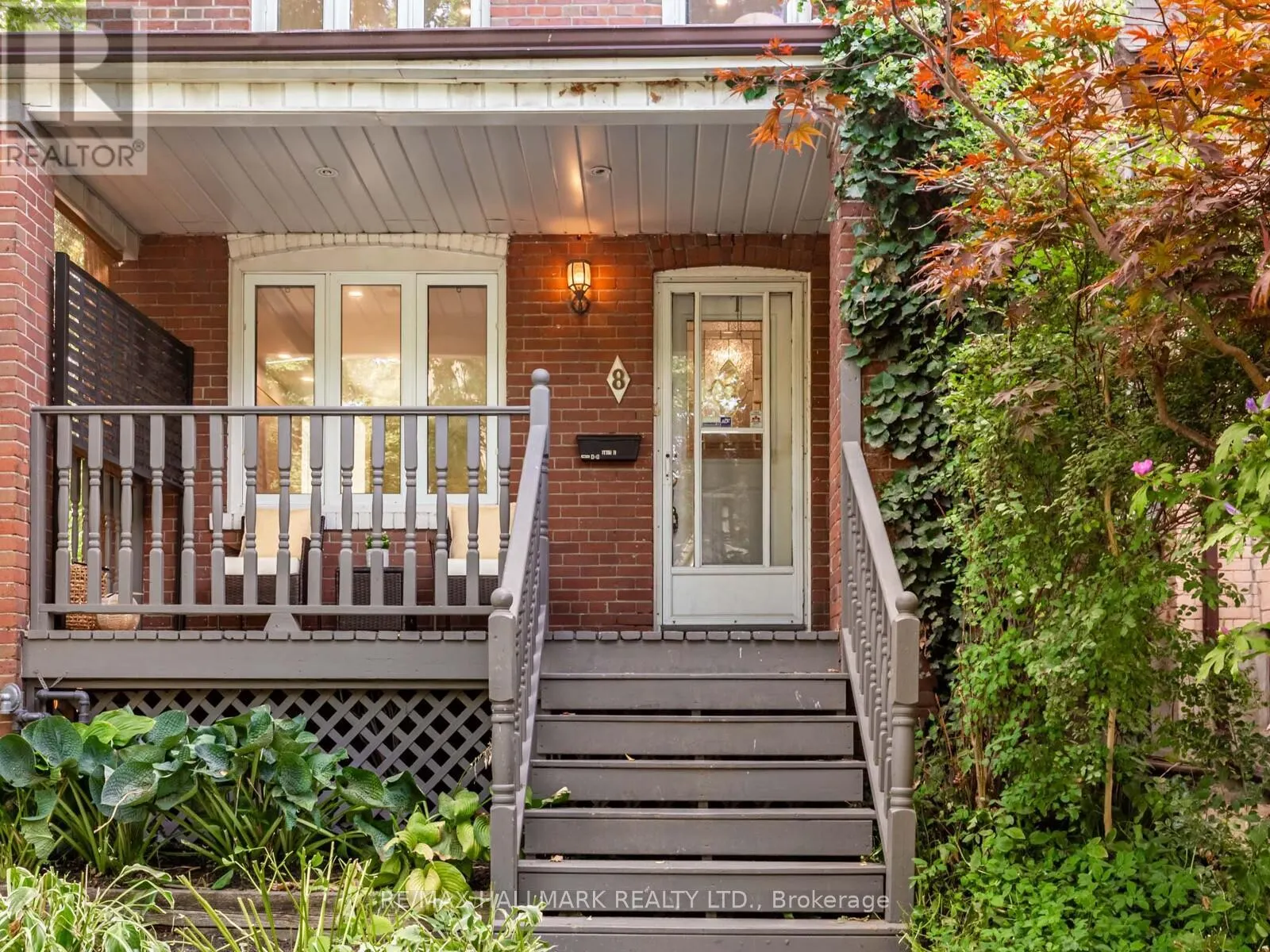 8 REDWOOD AVENUE