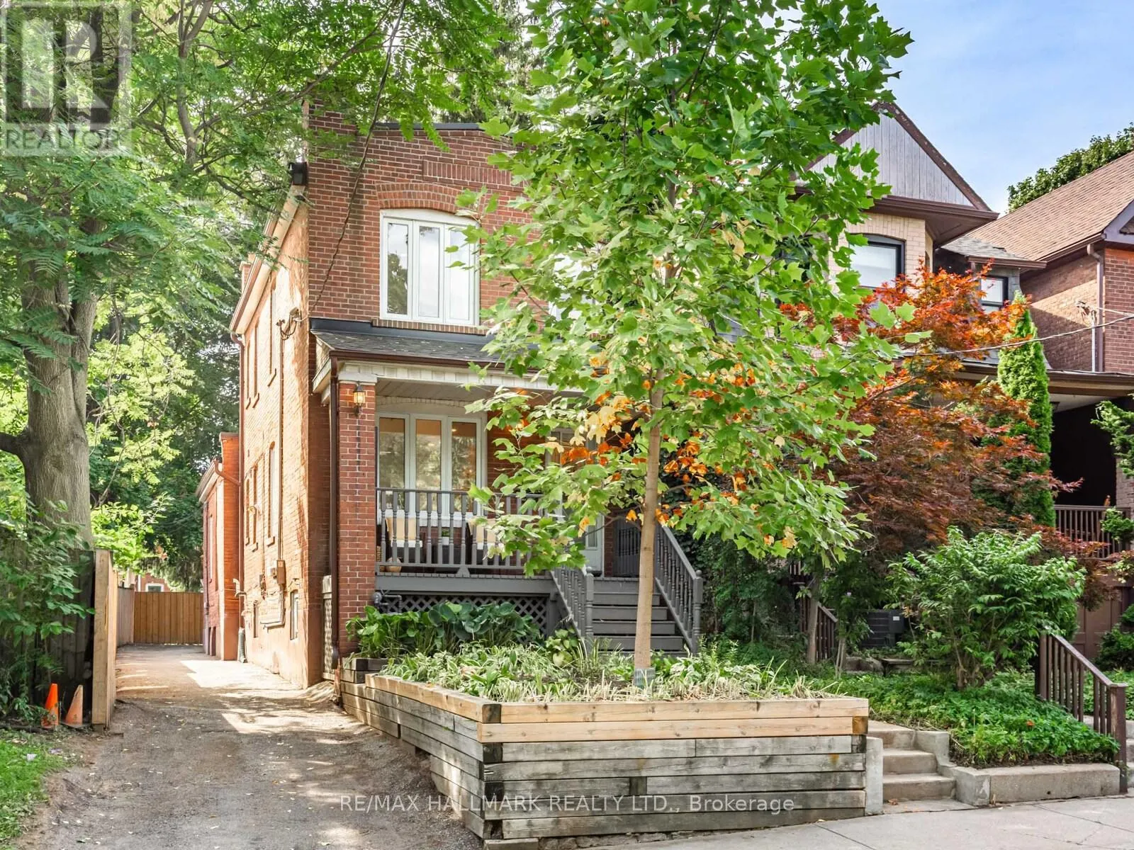8 REDWOOD AVENUE