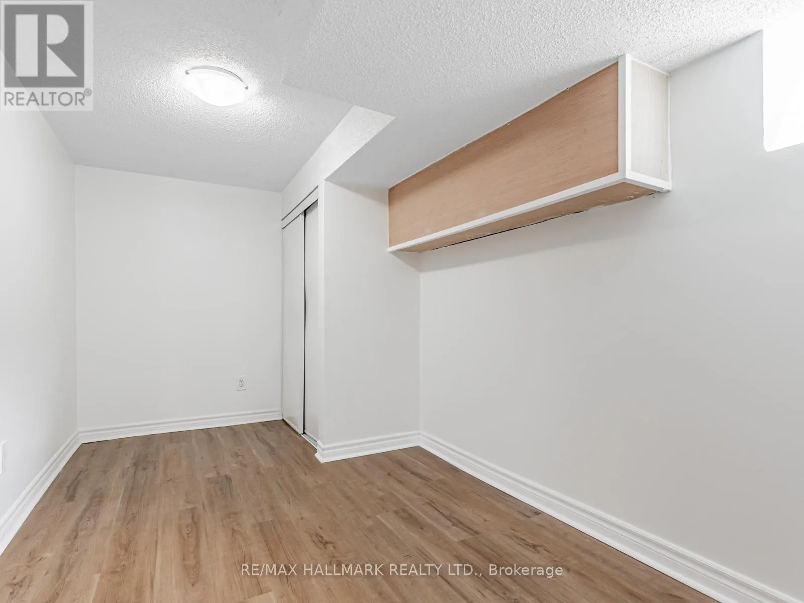 8 REDWOOD AVENUE