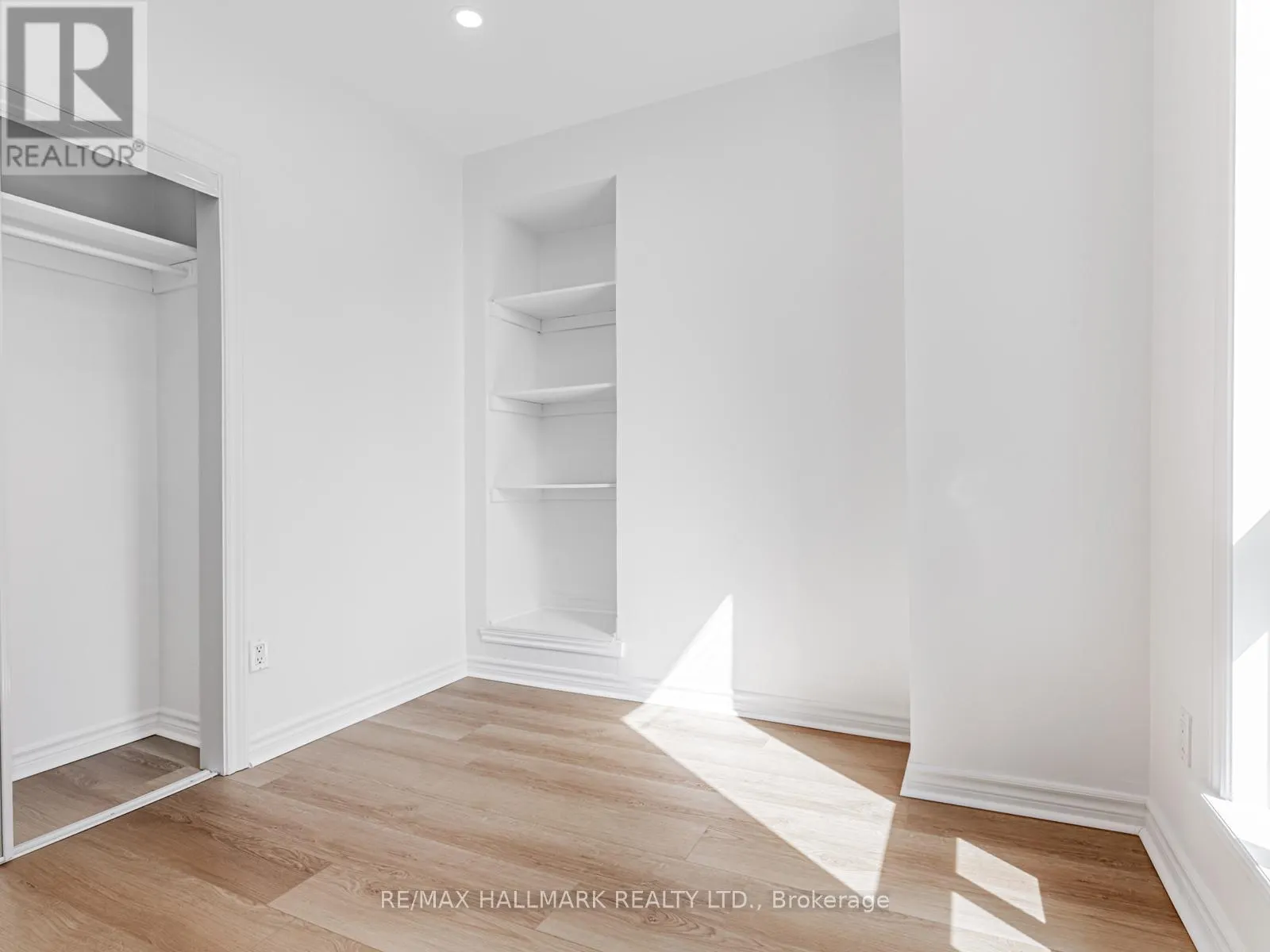 8 REDWOOD AVENUE