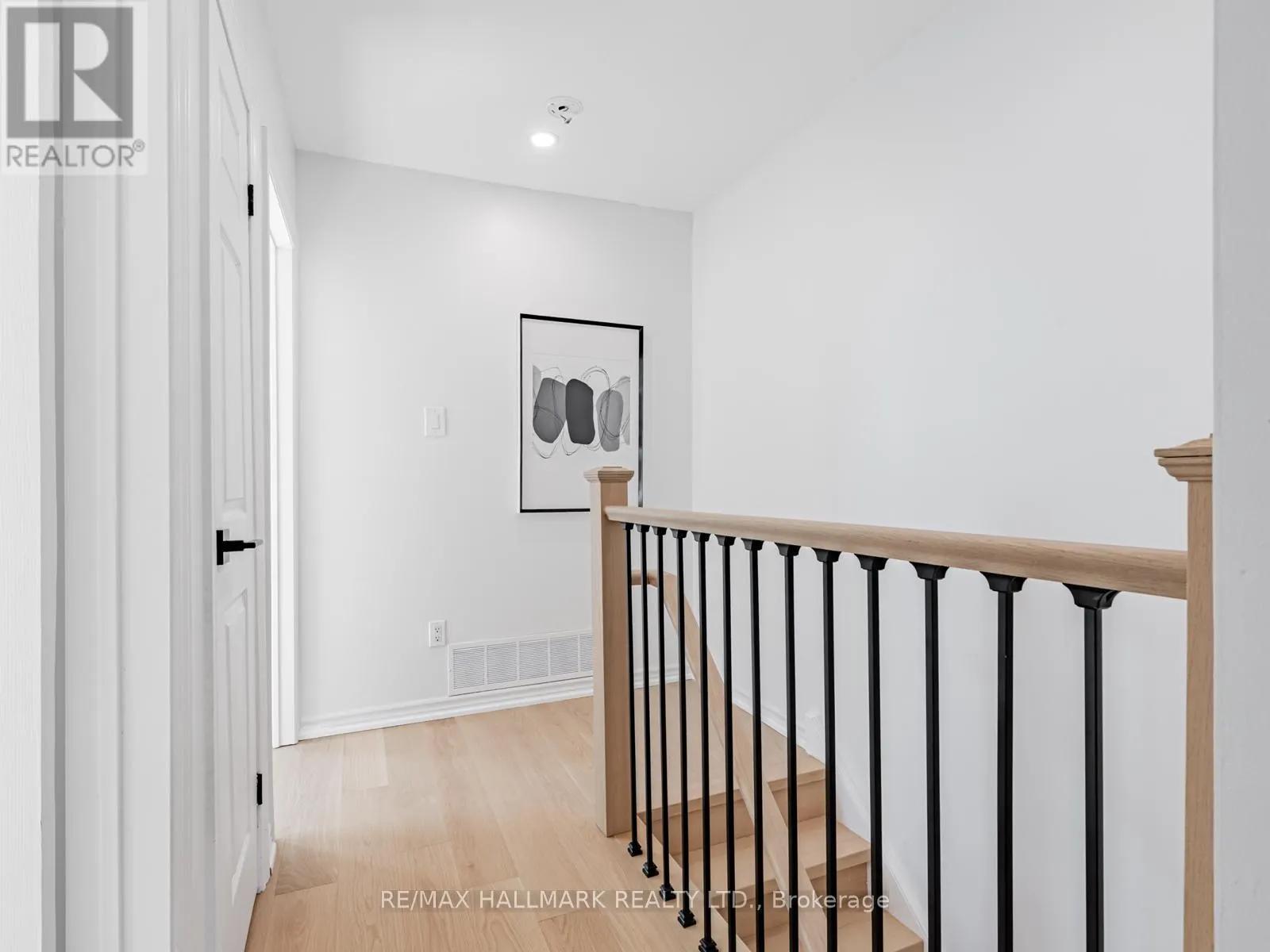 8 REDWOOD AVENUE