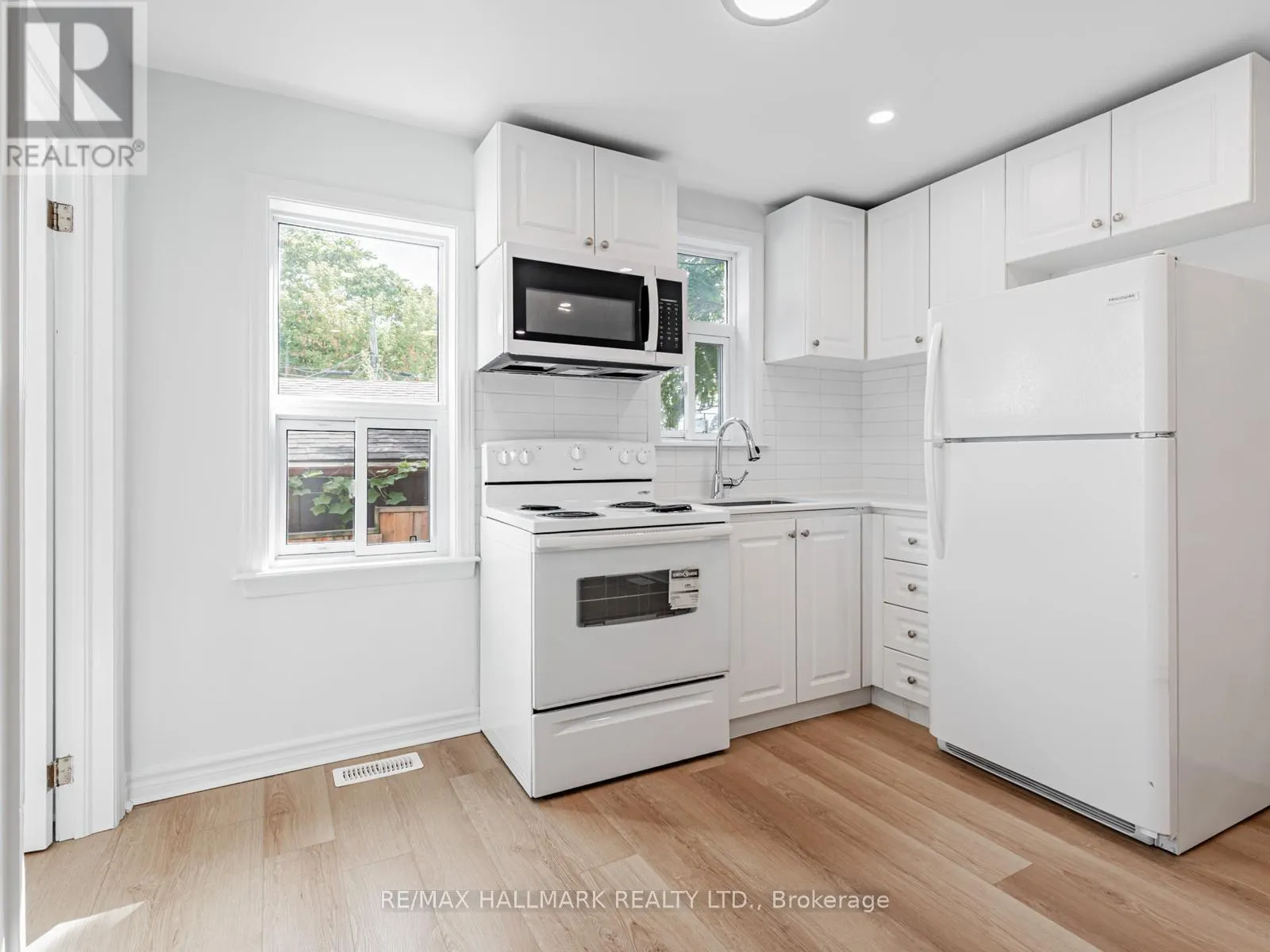 8 REDWOOD AVENUE