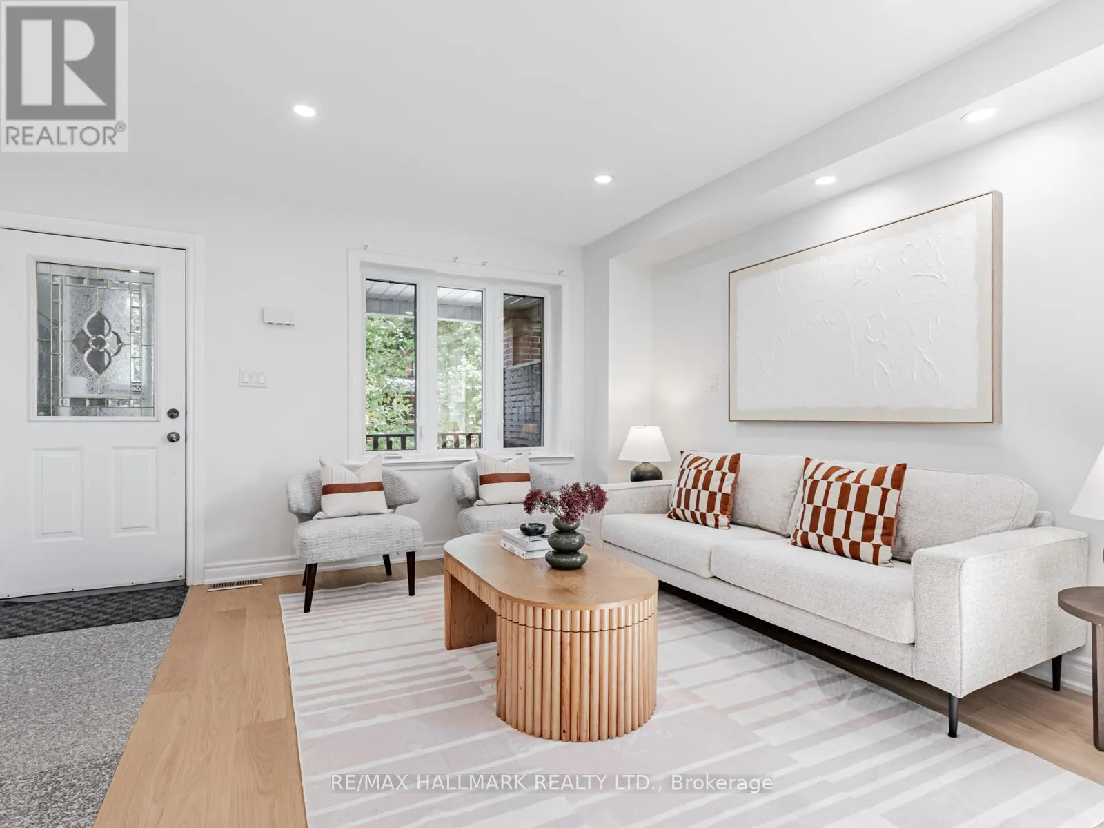 8 REDWOOD AVENUE