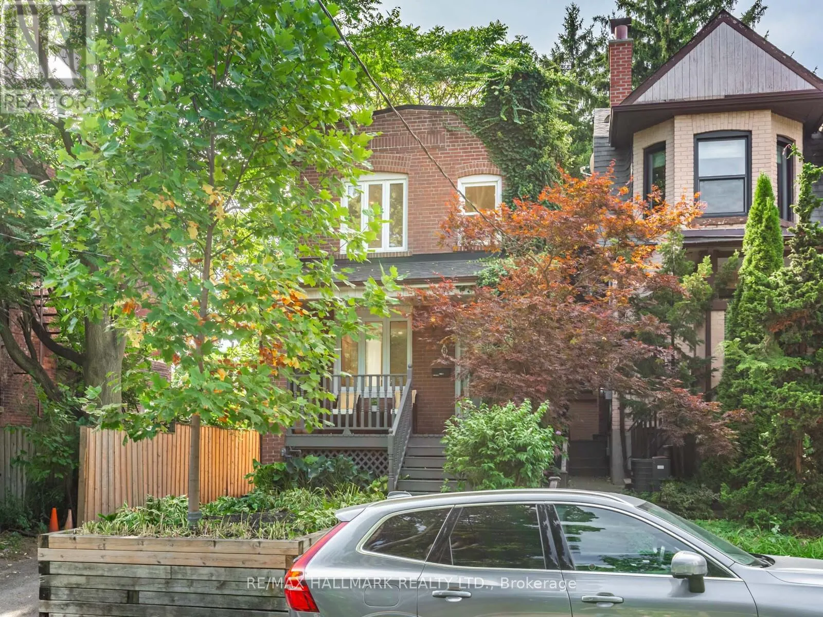 8 REDWOOD AVENUE
