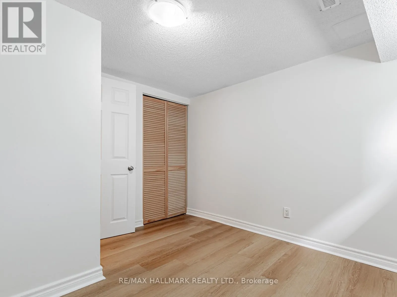 8 REDWOOD AVENUE