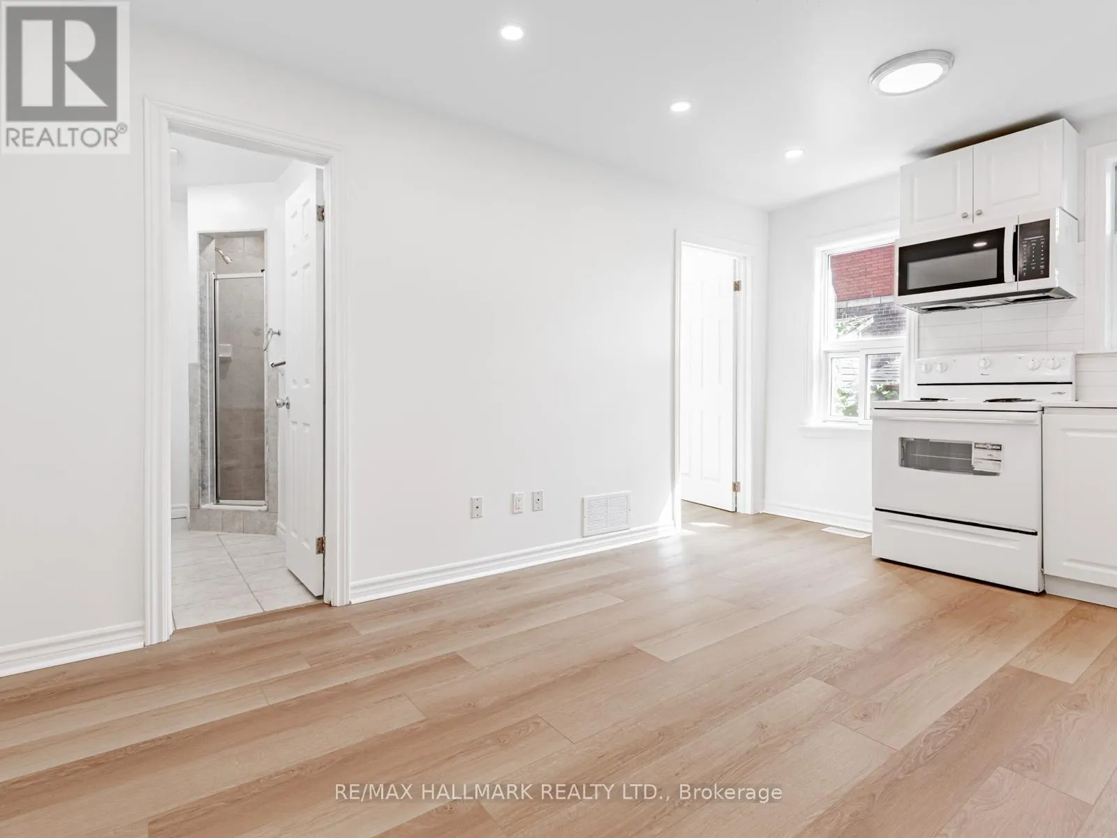 8 REDWOOD AVENUE