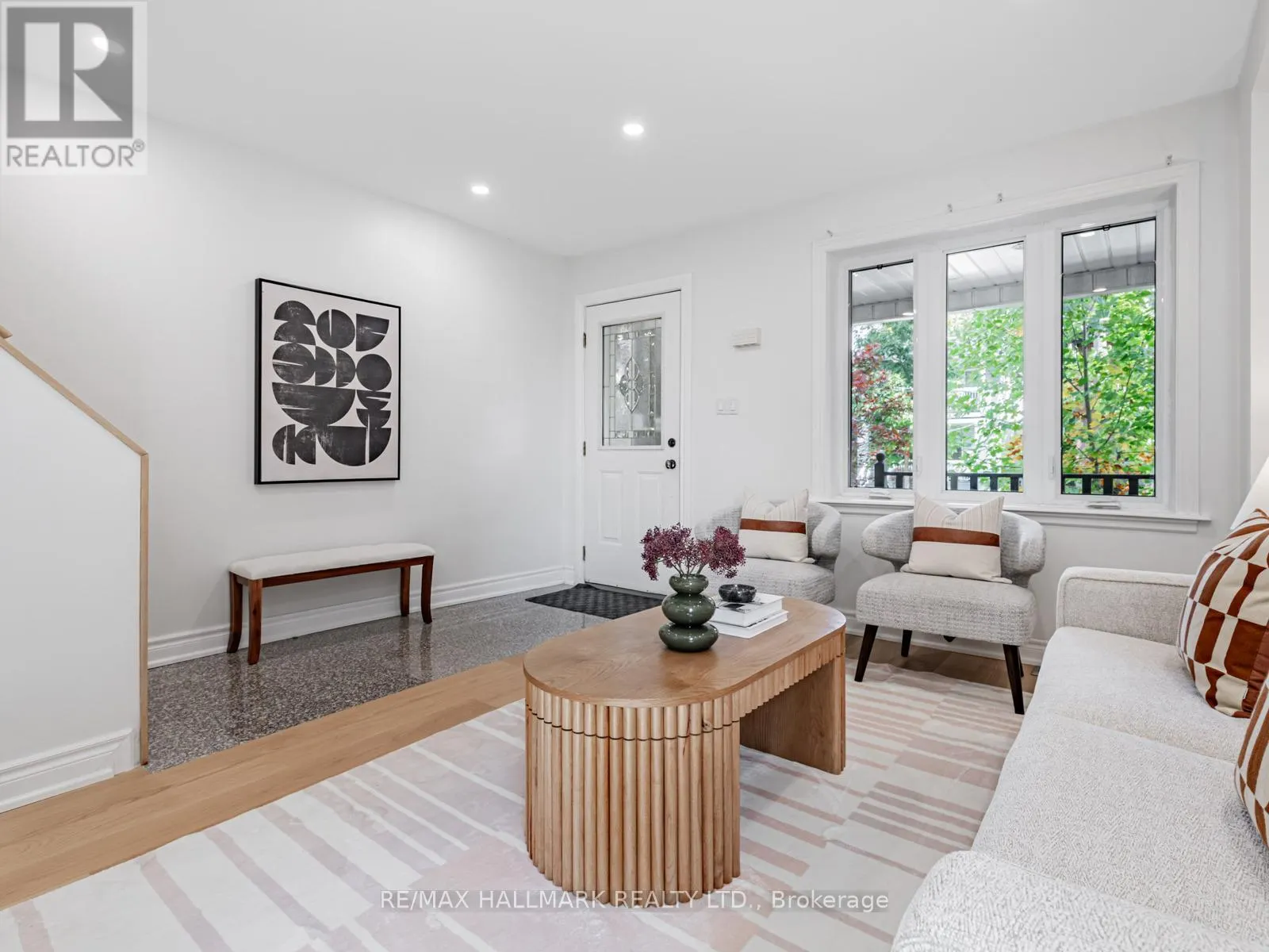 8 REDWOOD AVENUE