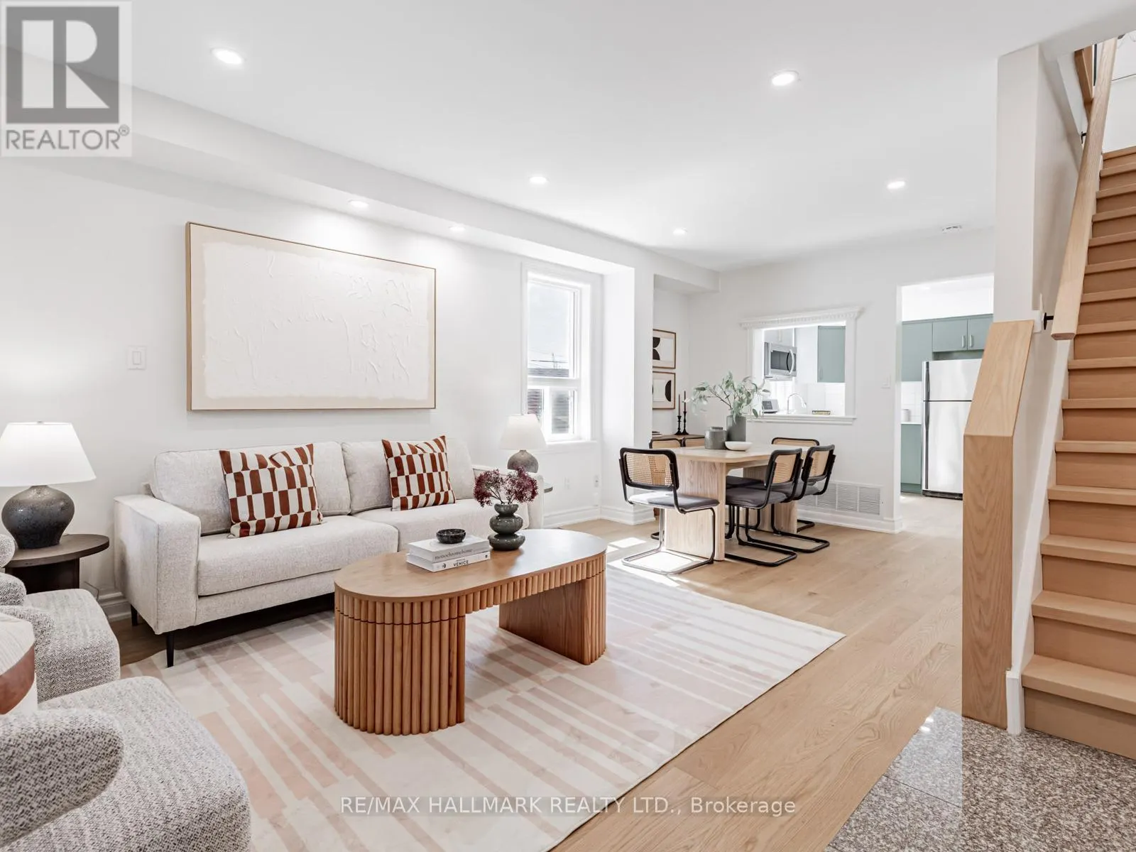 8 REDWOOD AVENUE