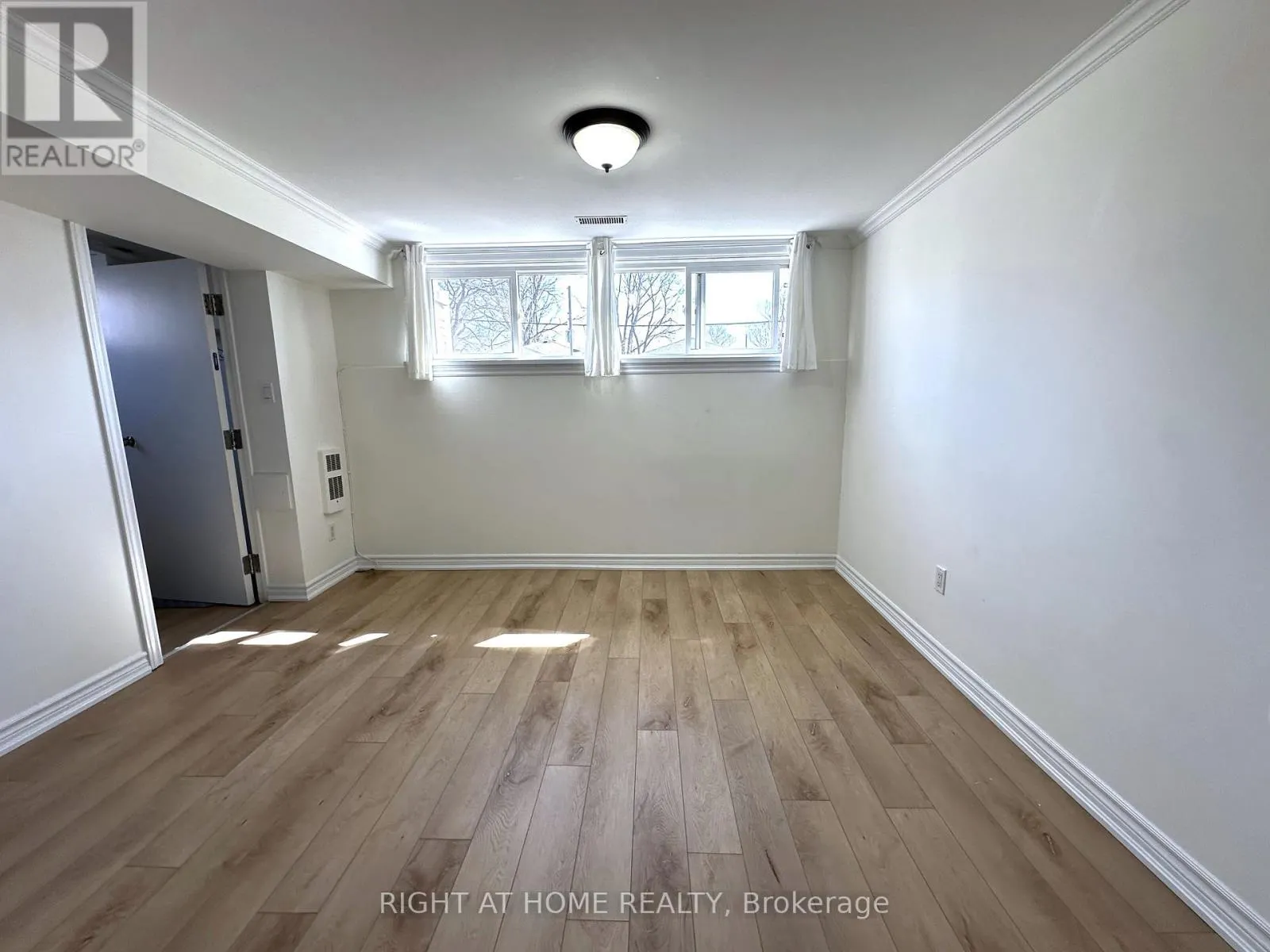 (BSMT) - 714 DUNLOP STREET W