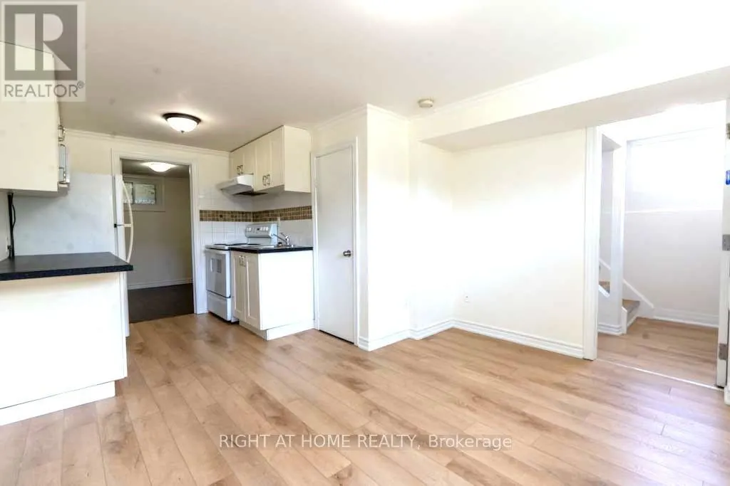 (BSMT) - 714 DUNLOP STREET W