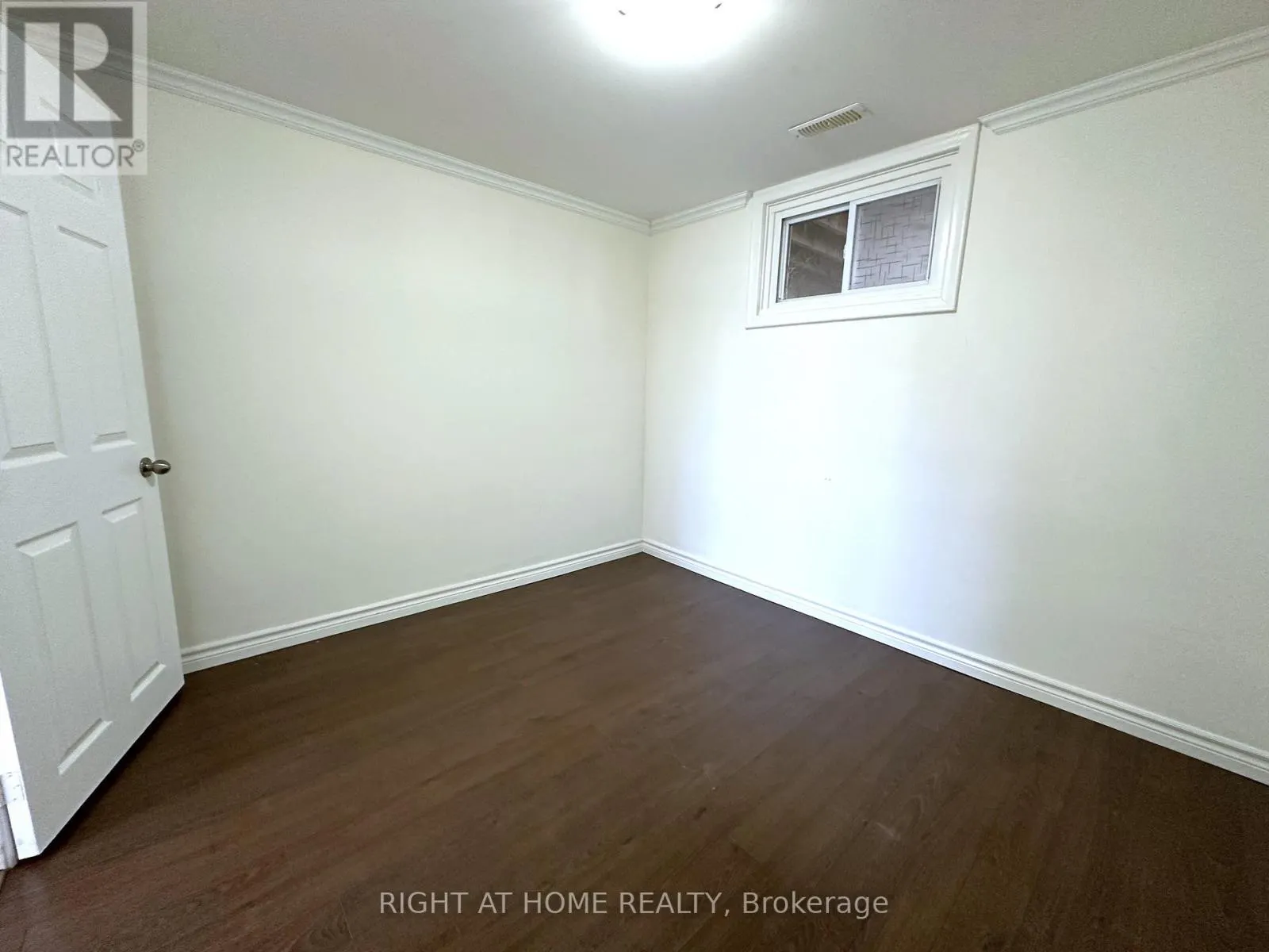 (BSMT) - 714 DUNLOP STREET W