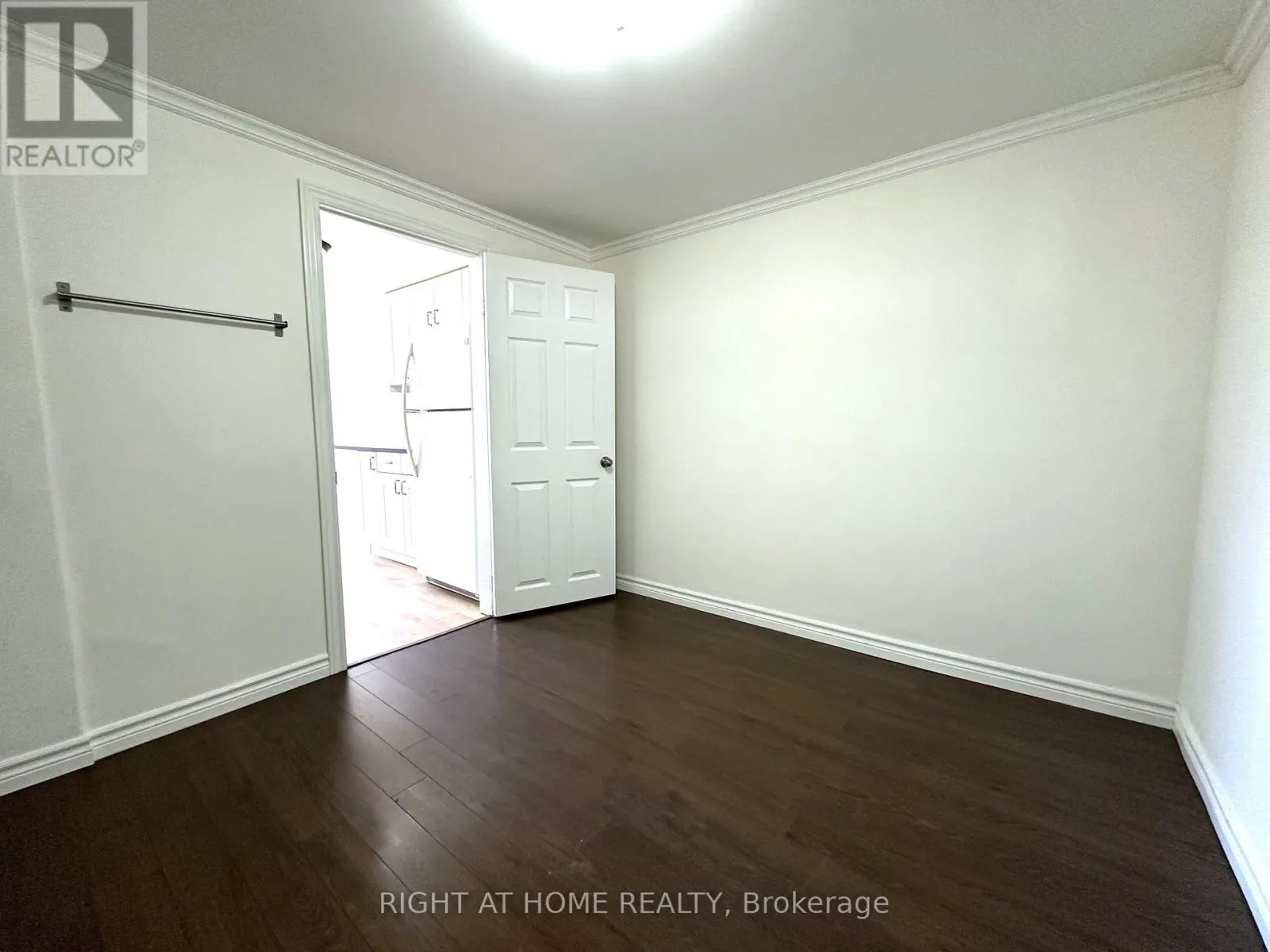 (BSMT) - 714 DUNLOP STREET W