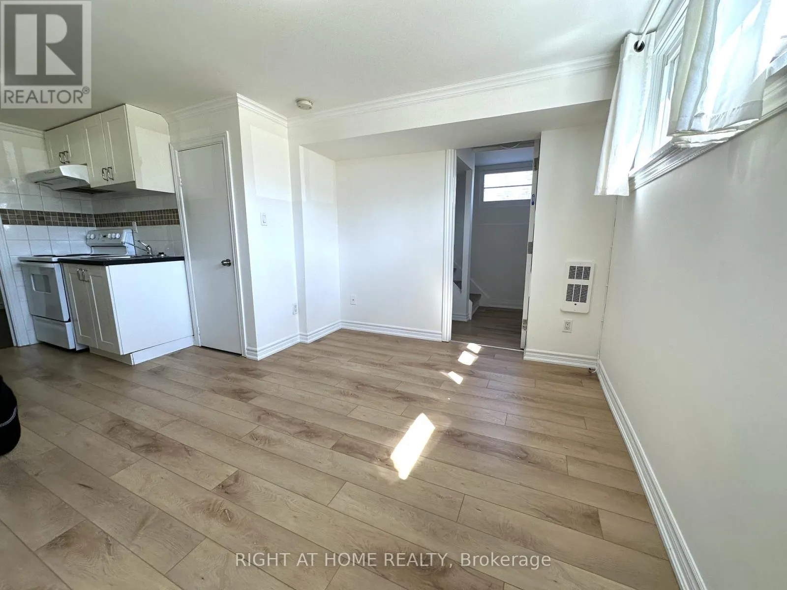 (BSMT) - 714 DUNLOP STREET W