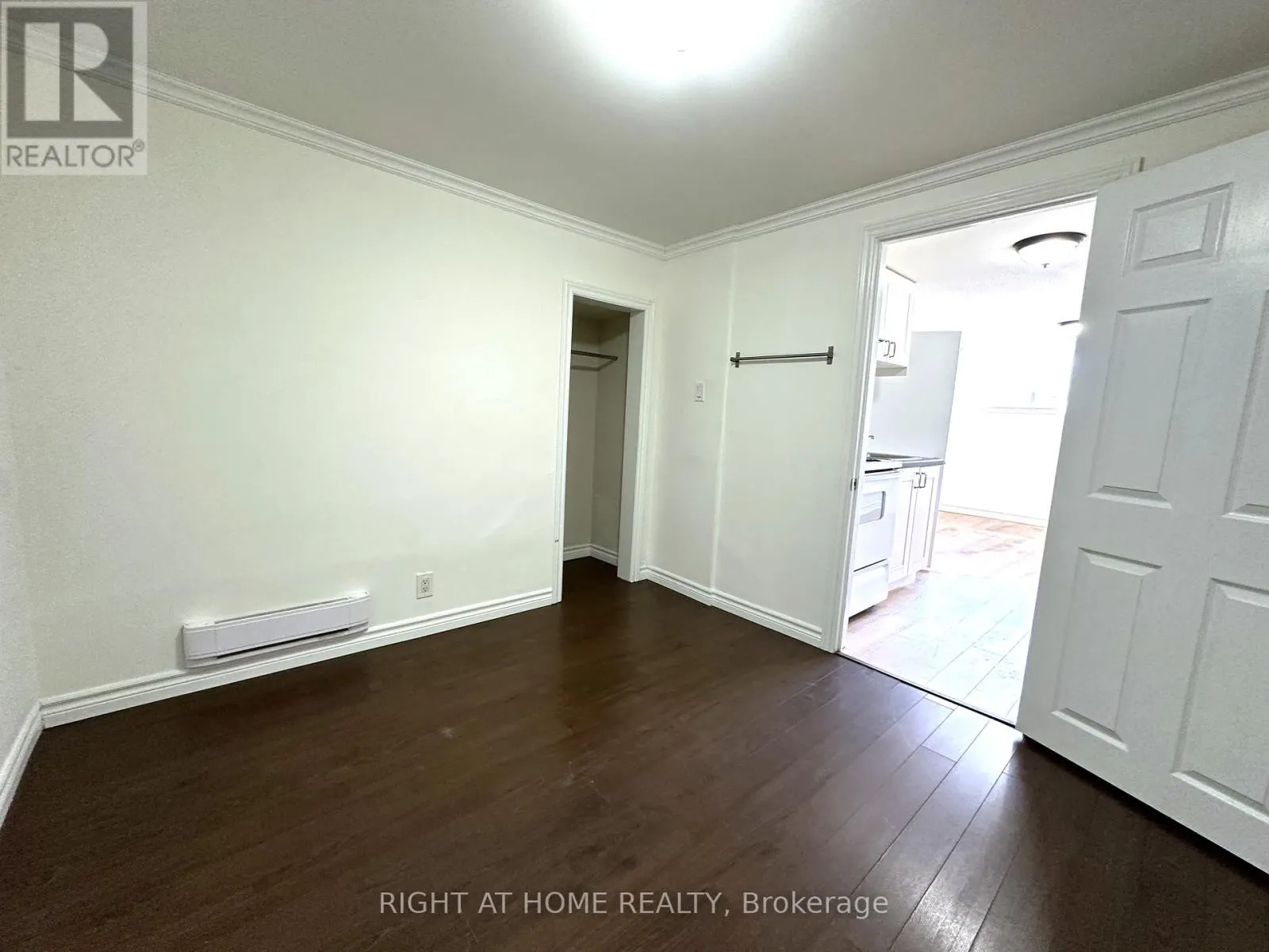 (BSMT) - 714 DUNLOP STREET W