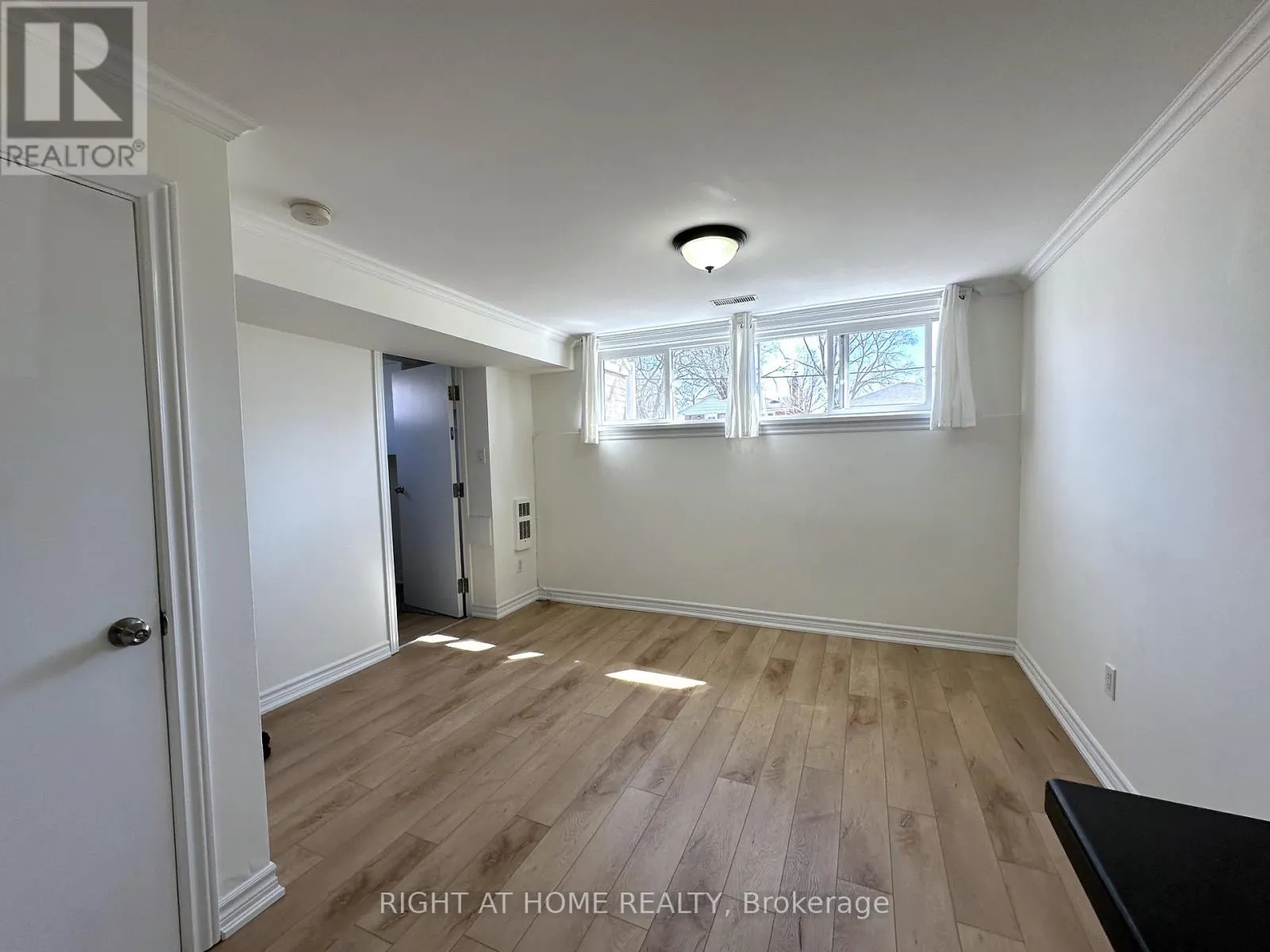 (BSMT) - 714 DUNLOP STREET W
