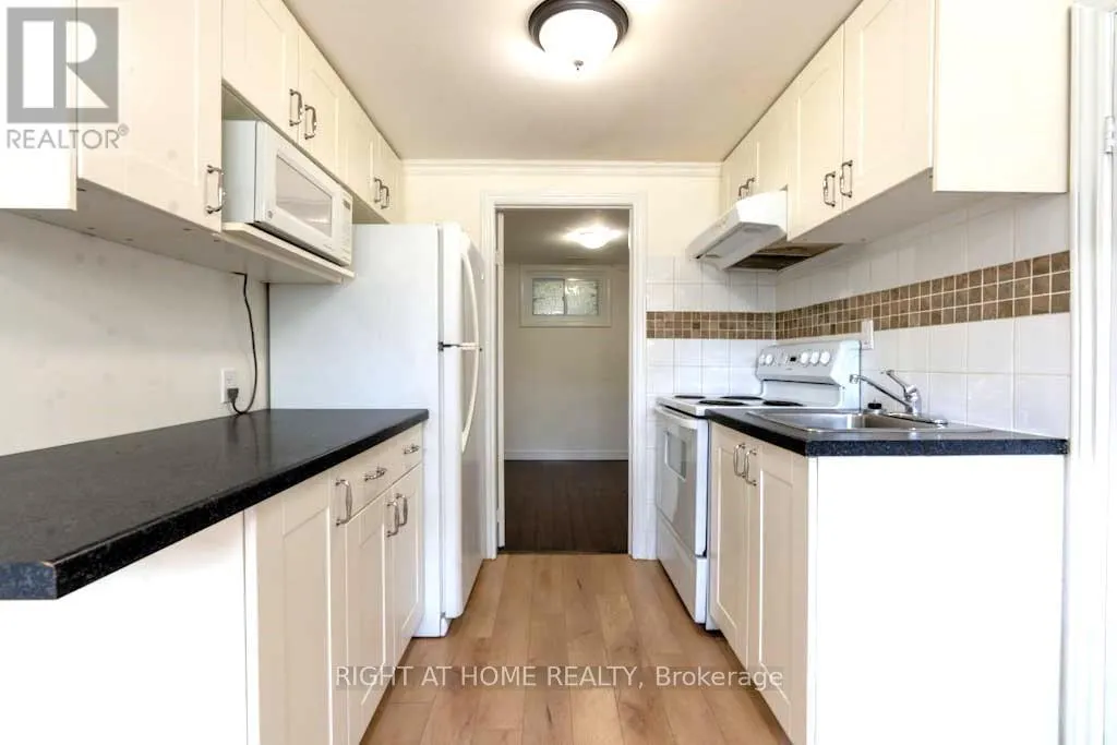 (BSMT) - 714 DUNLOP STREET W