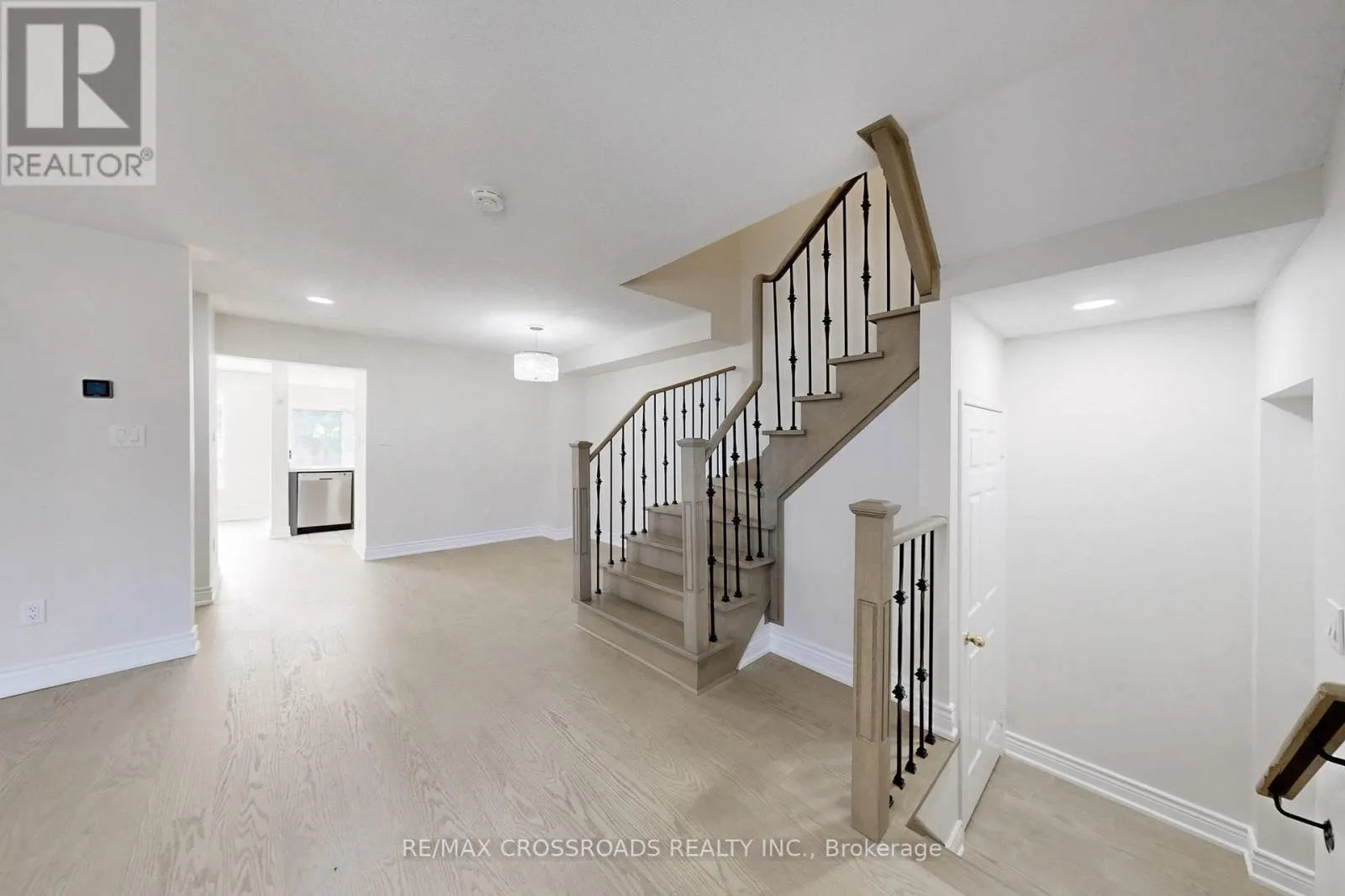 29 REGATTA CRESCENT