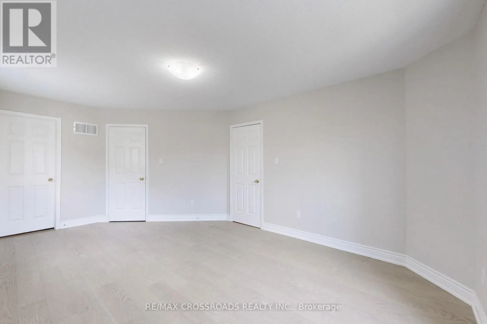 29 REGATTA CRESCENT