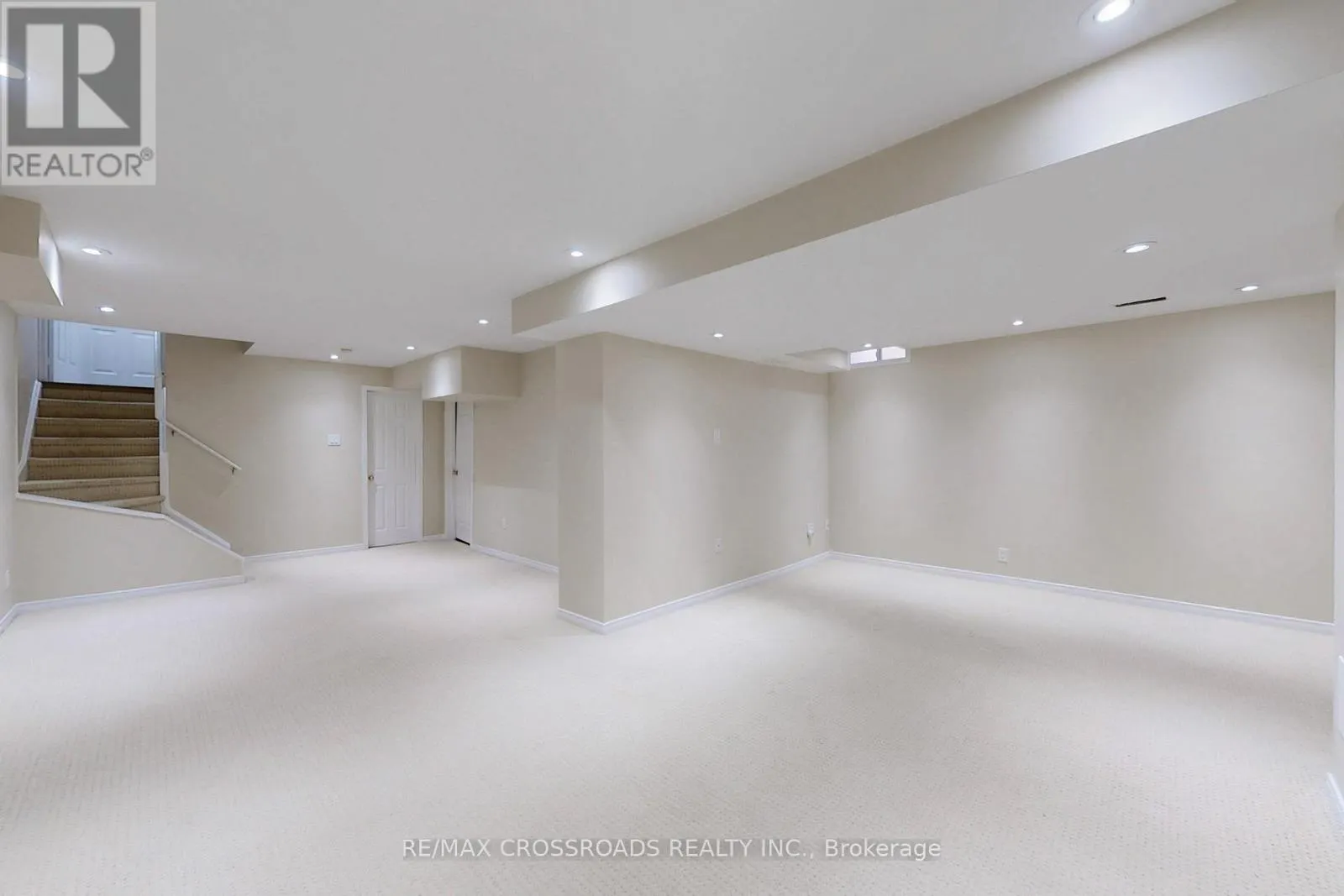 29 REGATTA CRESCENT