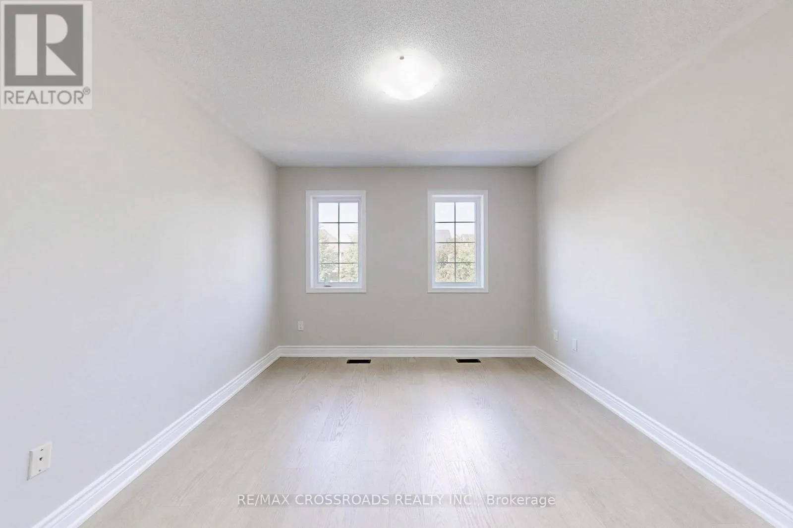 29 REGATTA CRESCENT